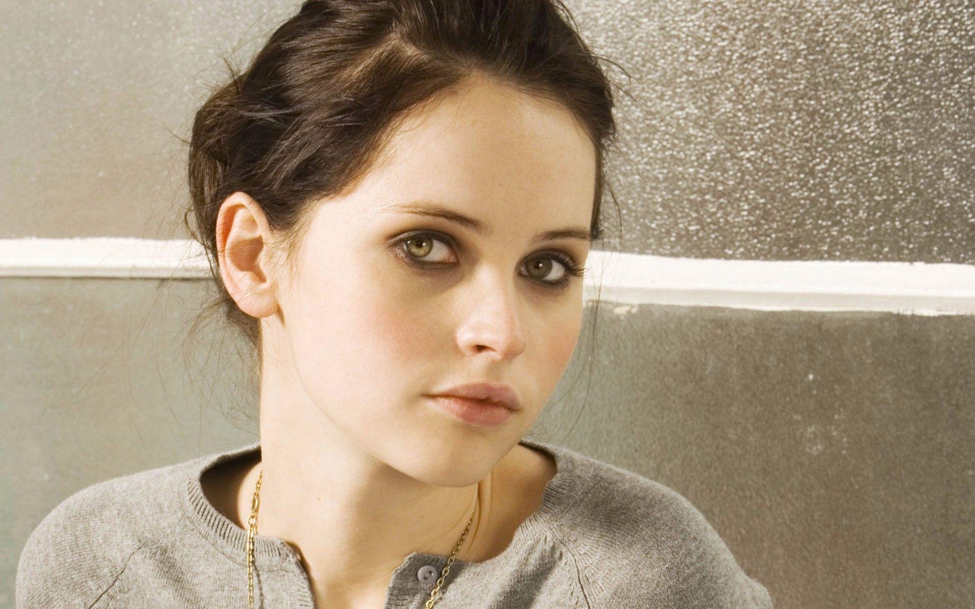 1920x1200 Simple 2016 Felicity Jones 4K Wallpaper. Free 4K Wallpaper, Desktop