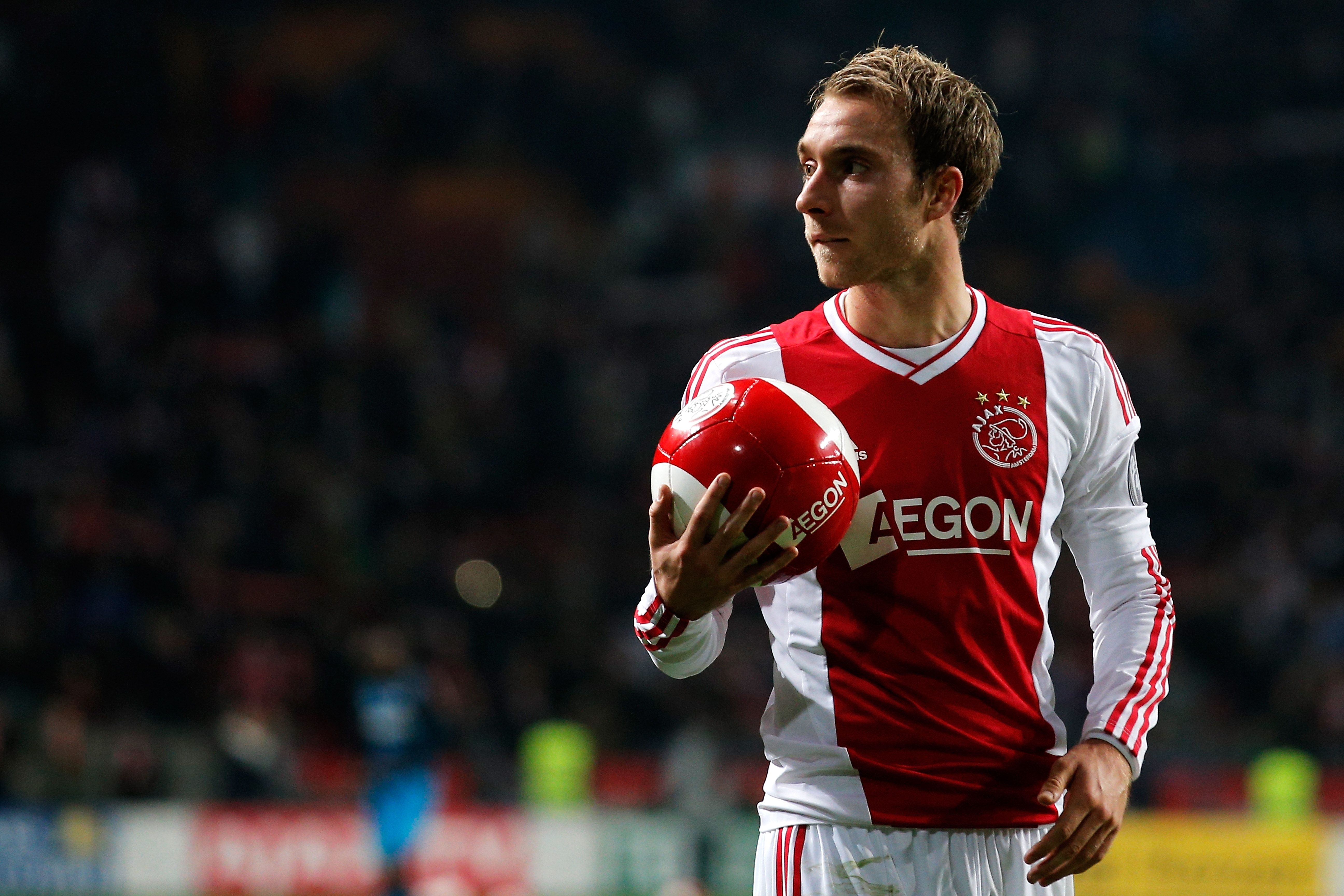 5190x3460 Ajax midfielder won't sign a new contract, says Overmars, Desktop