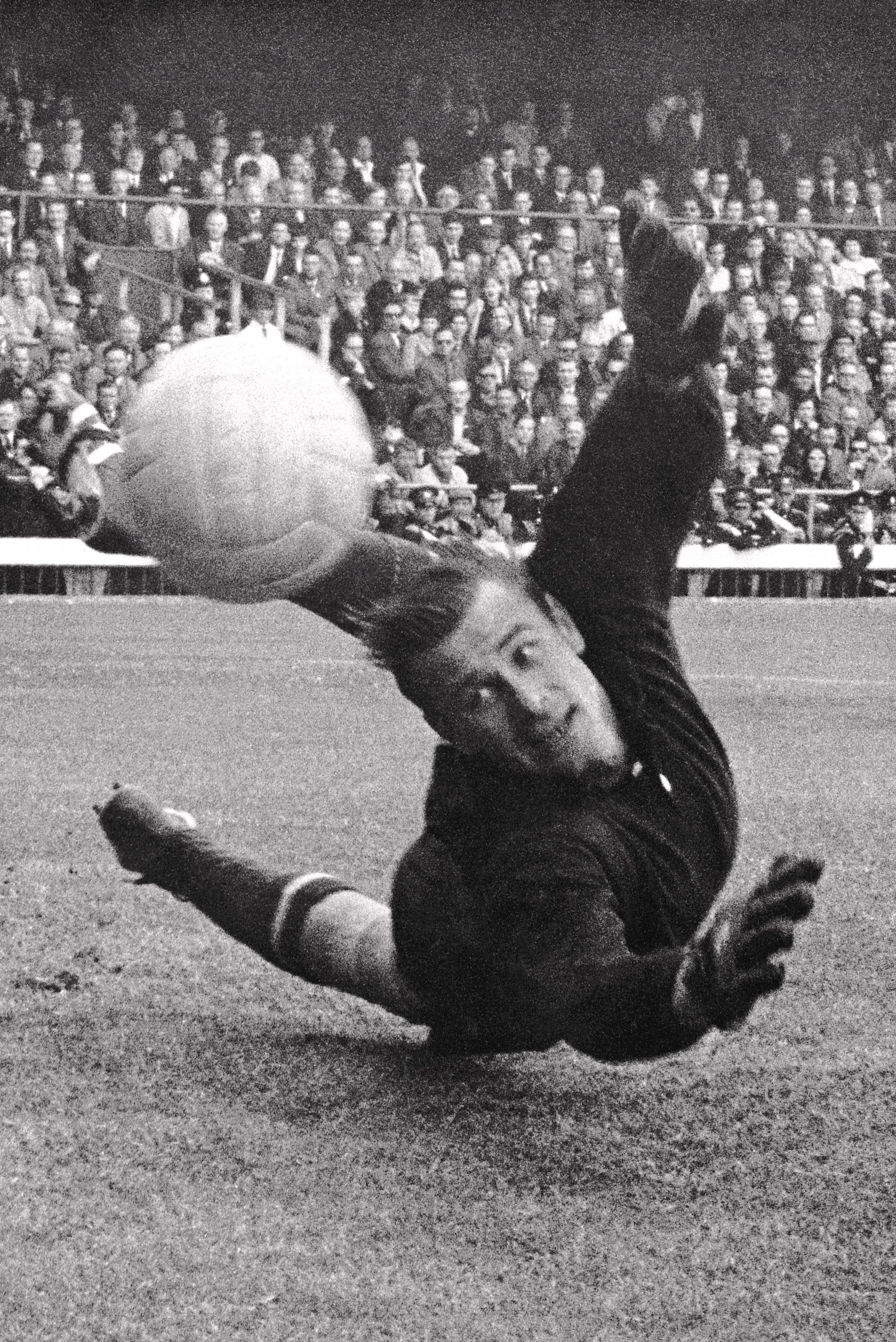 2340x3500 Who was Lev Yashin, and why is he on the World Cup 2018 poster?, Phone