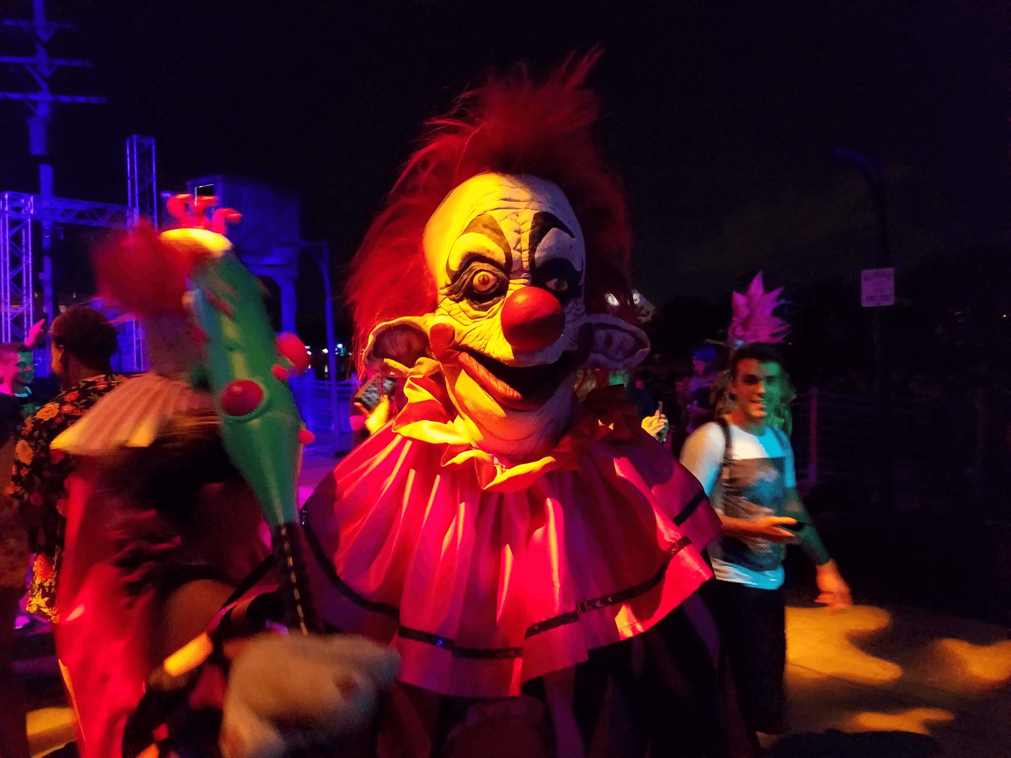 2050x1540 The 'Killer Klowns from Outer Space' Returning to Halloween, Desktop