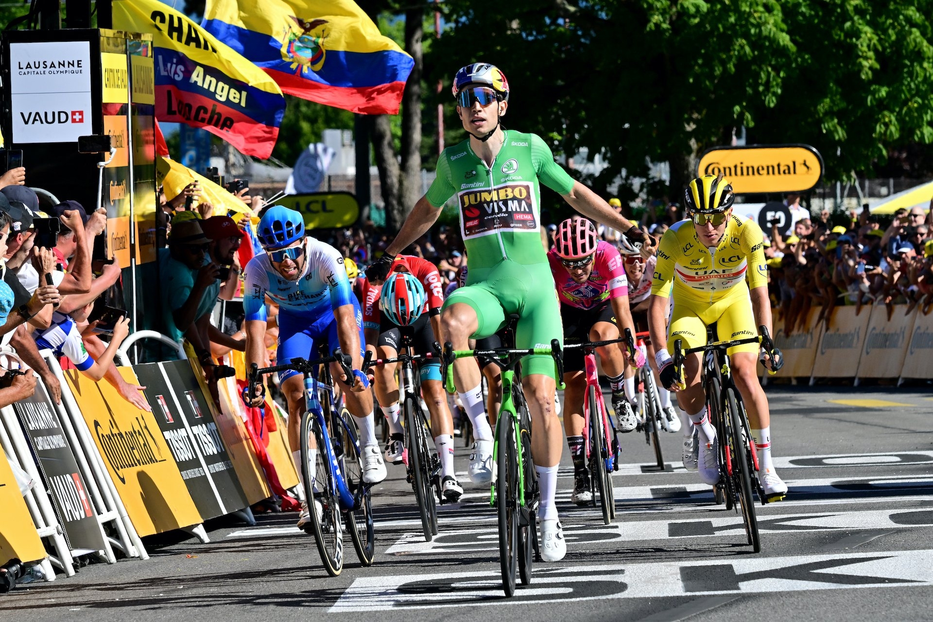 1920x1280 Gallery: Wout van Aert wins Stage 8 of the 2022 Tour de France in green, Desktop