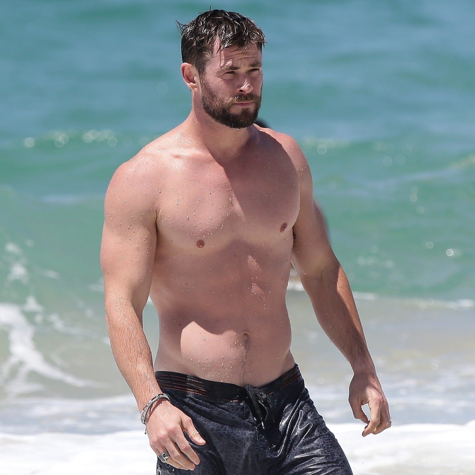 1890x1890 Chris Hemsworth Shirtless Picture, Phone