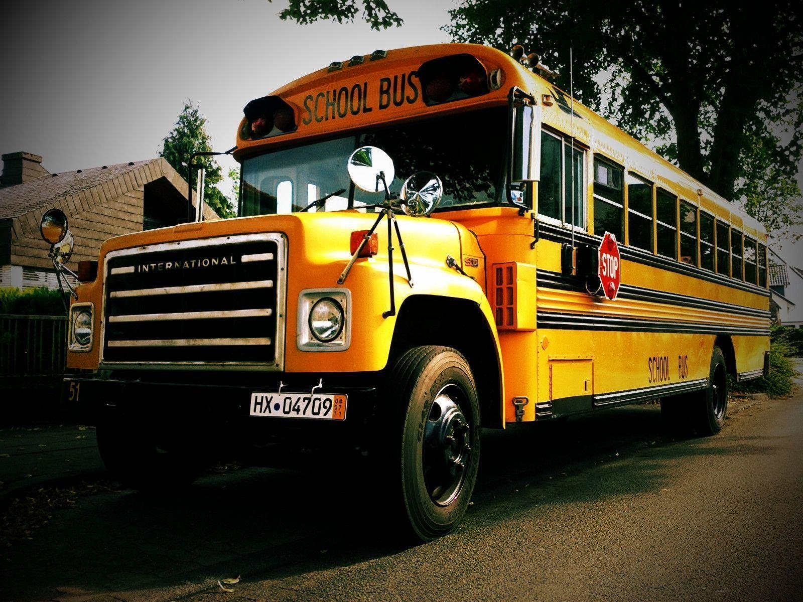 1600x1200 School Bus Wallpaper, Desktop