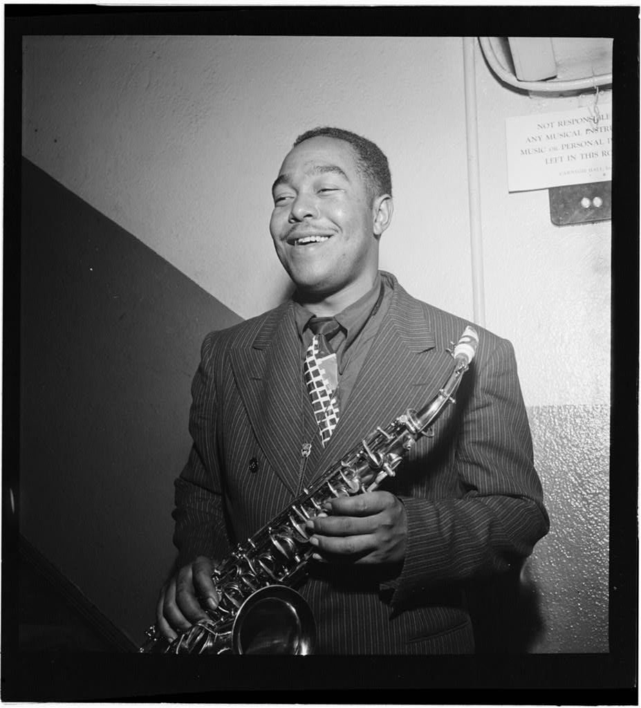 930x1030 px Charlie Parker (96.16 KB).03.2015, Phone