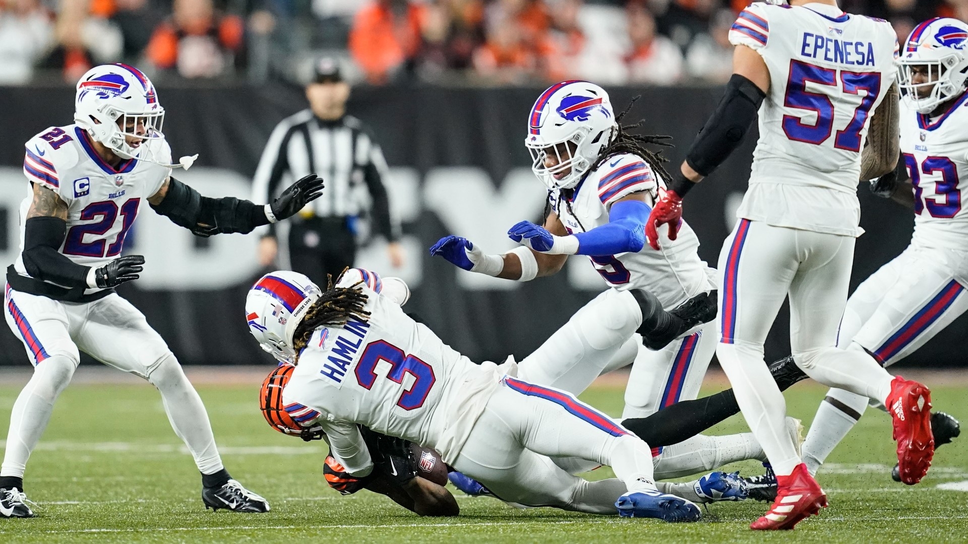 1920x1080 Buffalo Bills safety Damar Hamlin collapses on field, gets CPR, Desktop