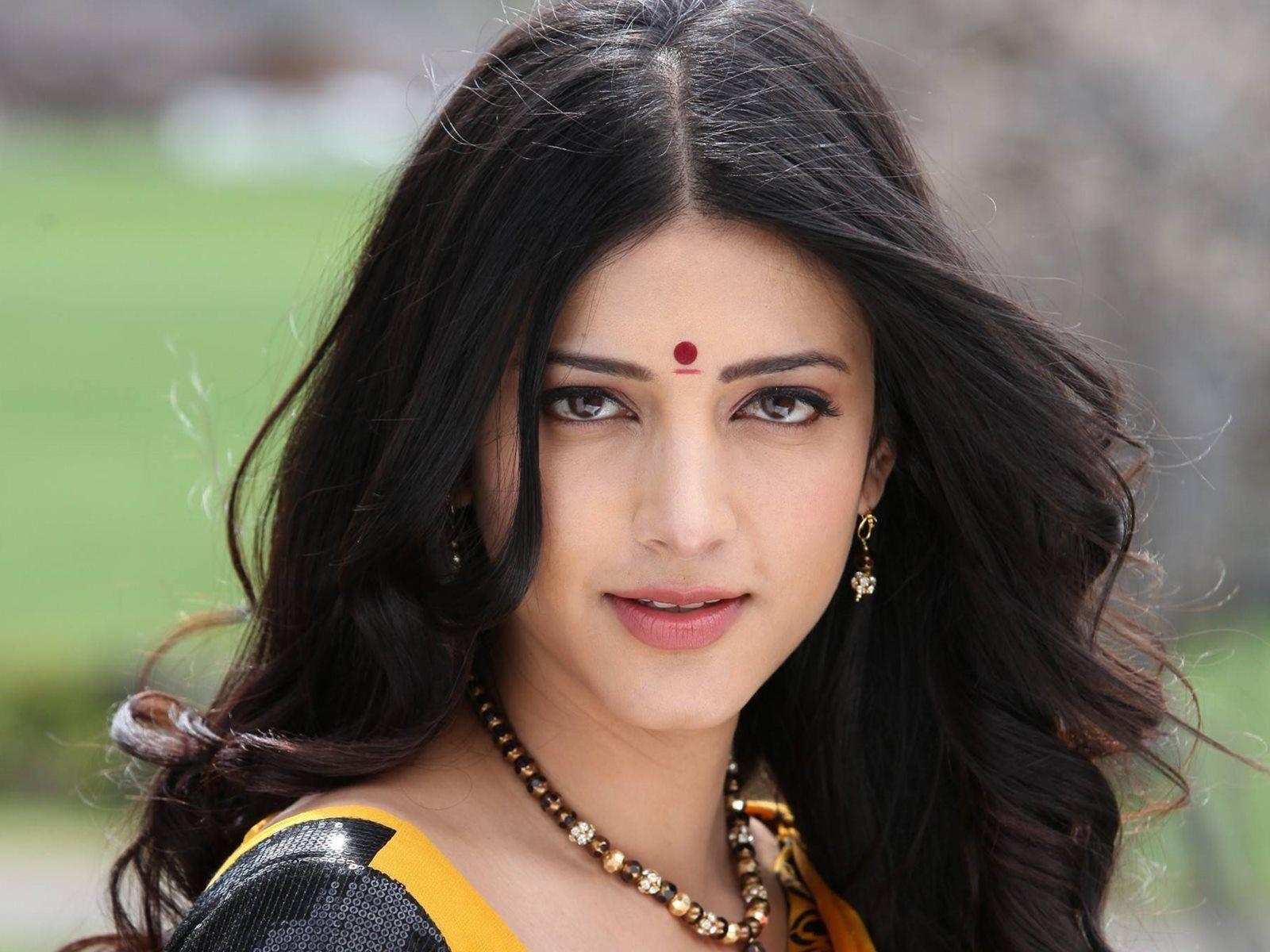 1600x1200 South Heroine Shruti Hassan HD Wallpaper, Desktop