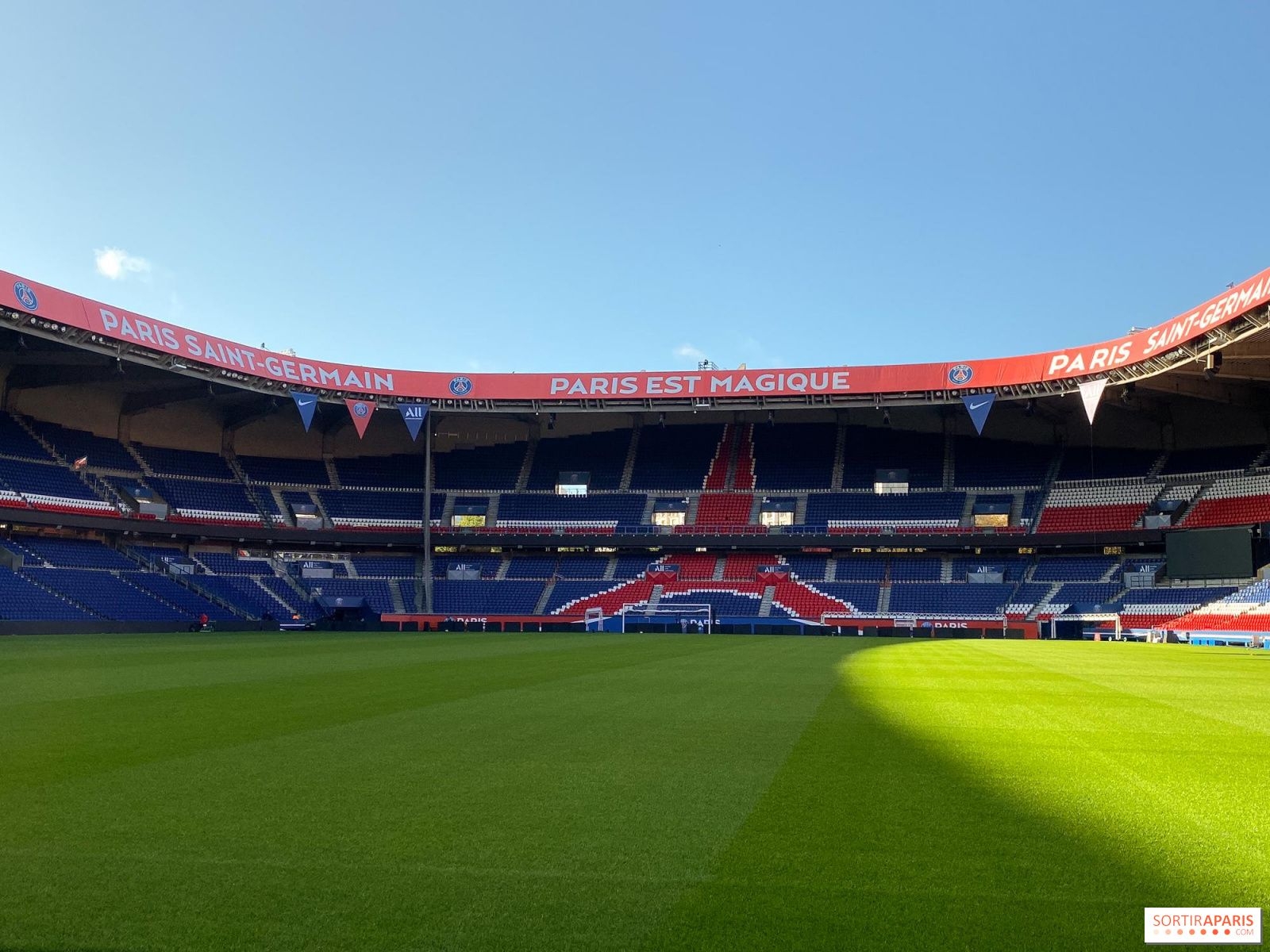 1600x1200 PSG Experience, exclusive tour of the VIP area and the Galerie at Paris Parc des Princes stadium, Desktop