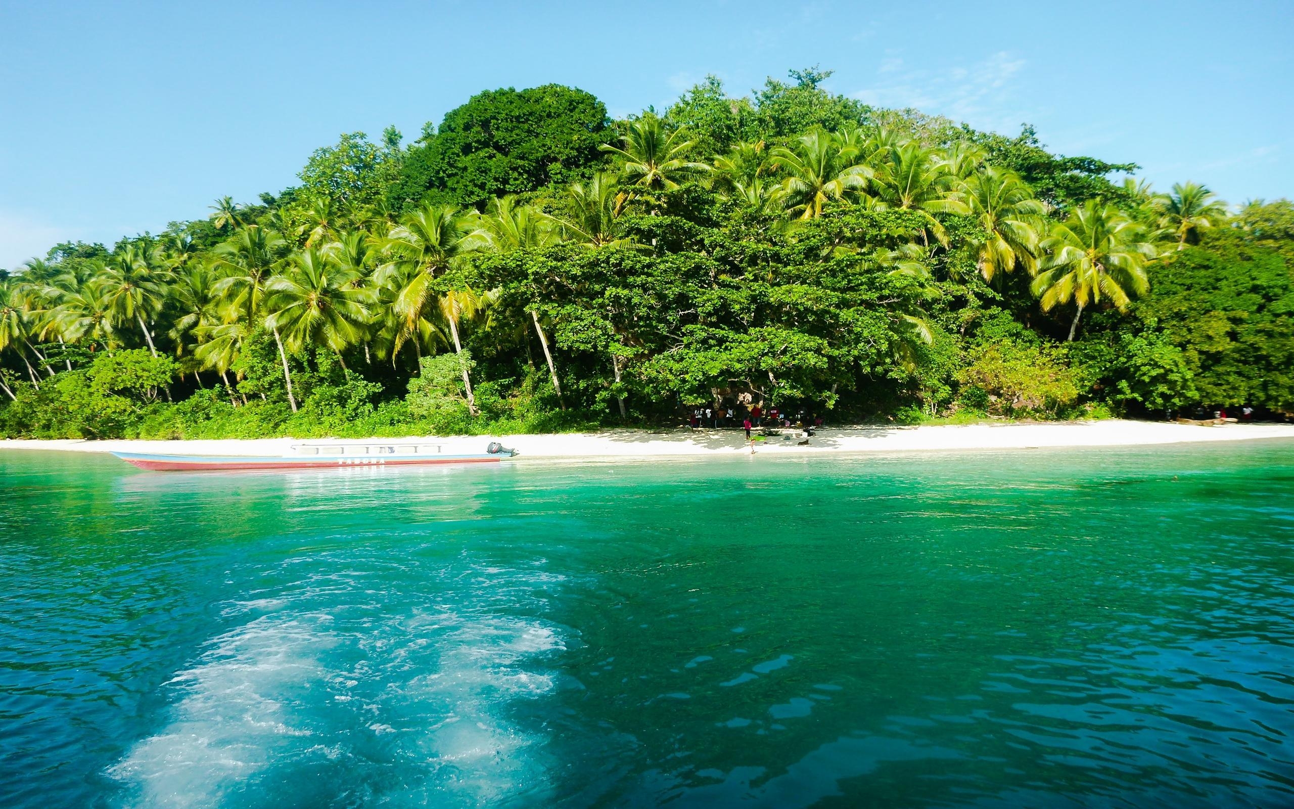 2560x1600 Freewen Beach in Raja Ampat, Indonesia HD Wallpaper. Background, Desktop