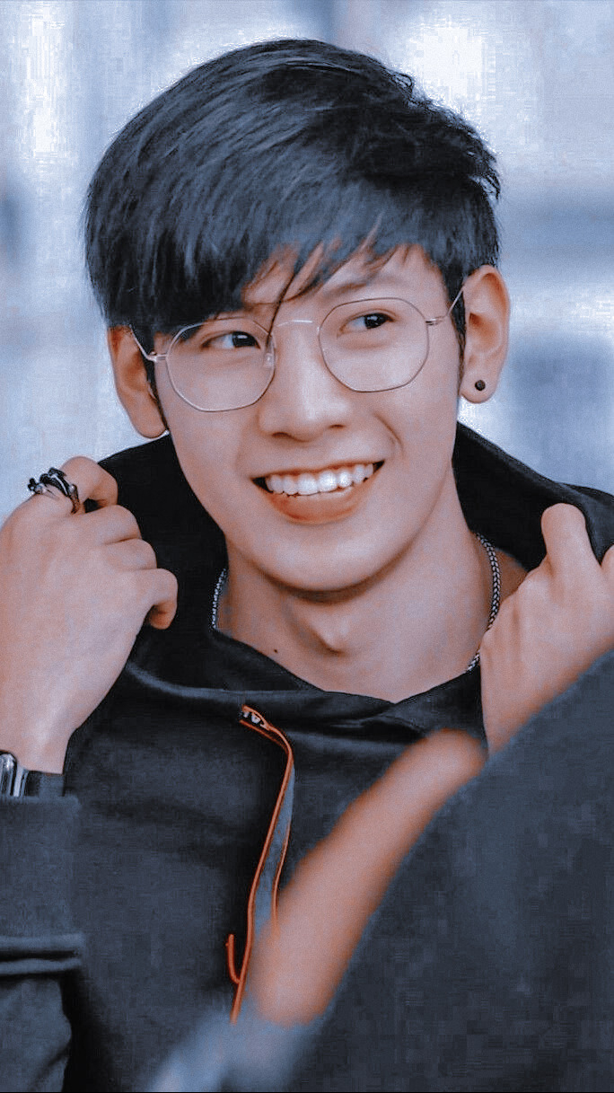 690x1220 prachaya ruangroj, Phone