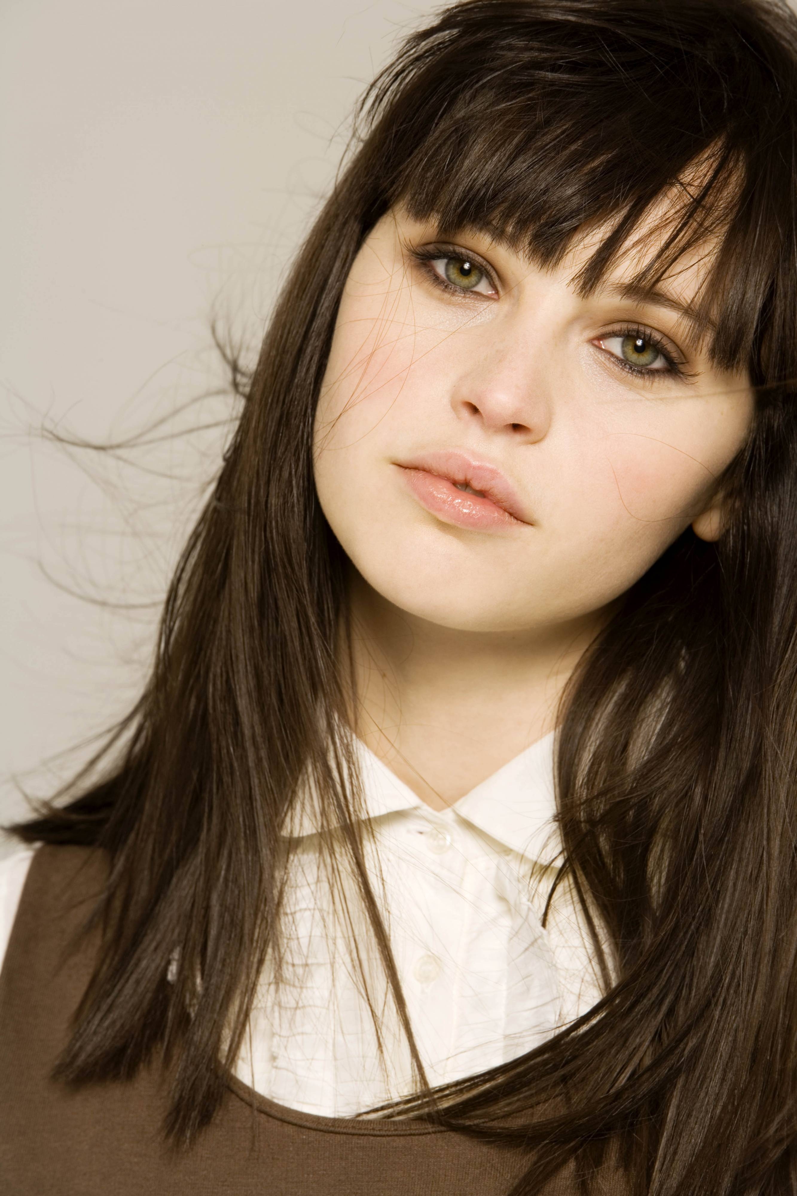 2670x4000 Felicity Jones wallpaperx4000, Phone