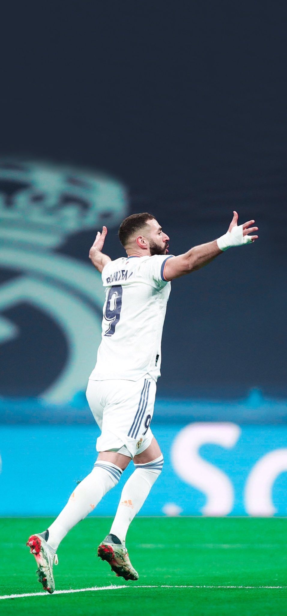 960x2050 Benzema wallpaper. Real madrid team, Soccer picture, Manchester united team, Phone