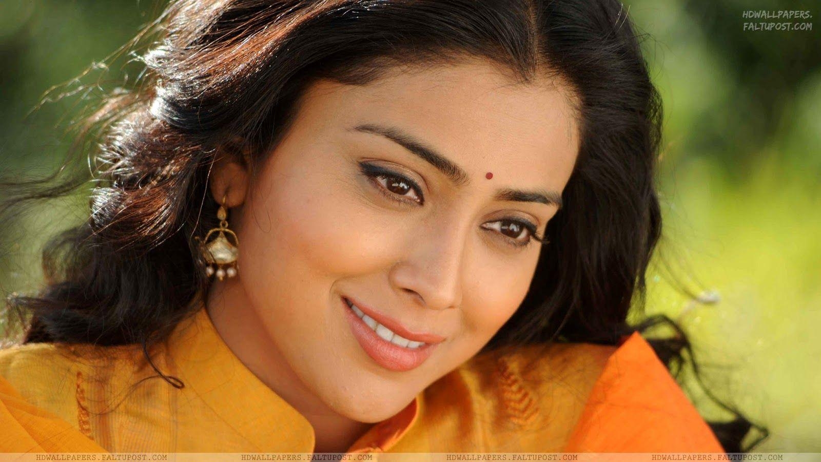 1600x900 Shriya Saran Gallery HD Wallpaper. bhavana. Biography, Desktop