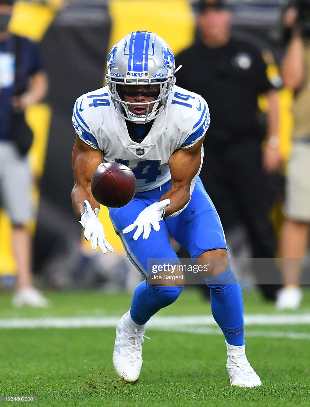 1000x1320 Amon Ra St. Brown Of The Detroit Lions, Phone