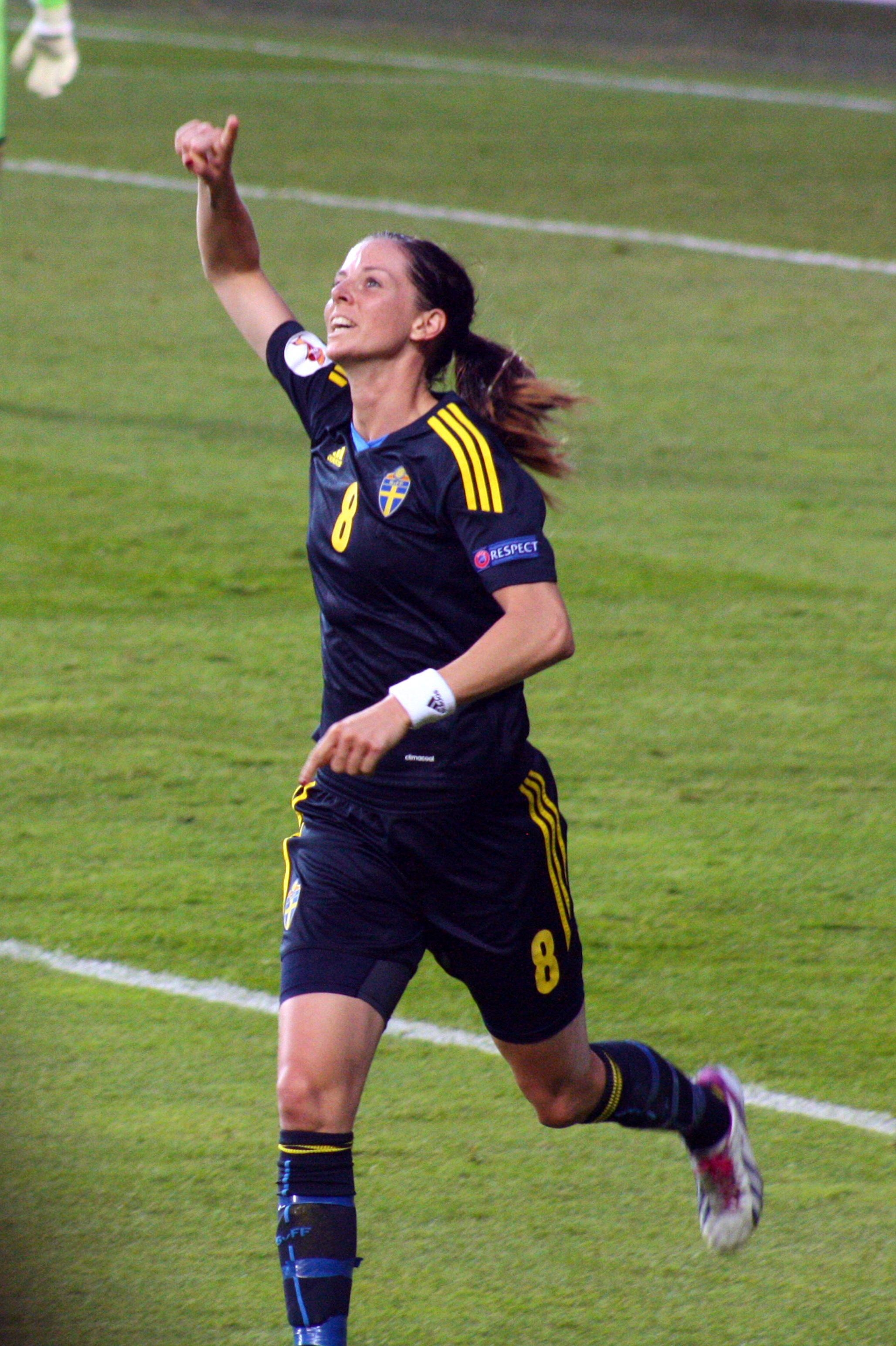 2060x3090 Lotta Schelin. En blogg om internationell damfotboll, Phone