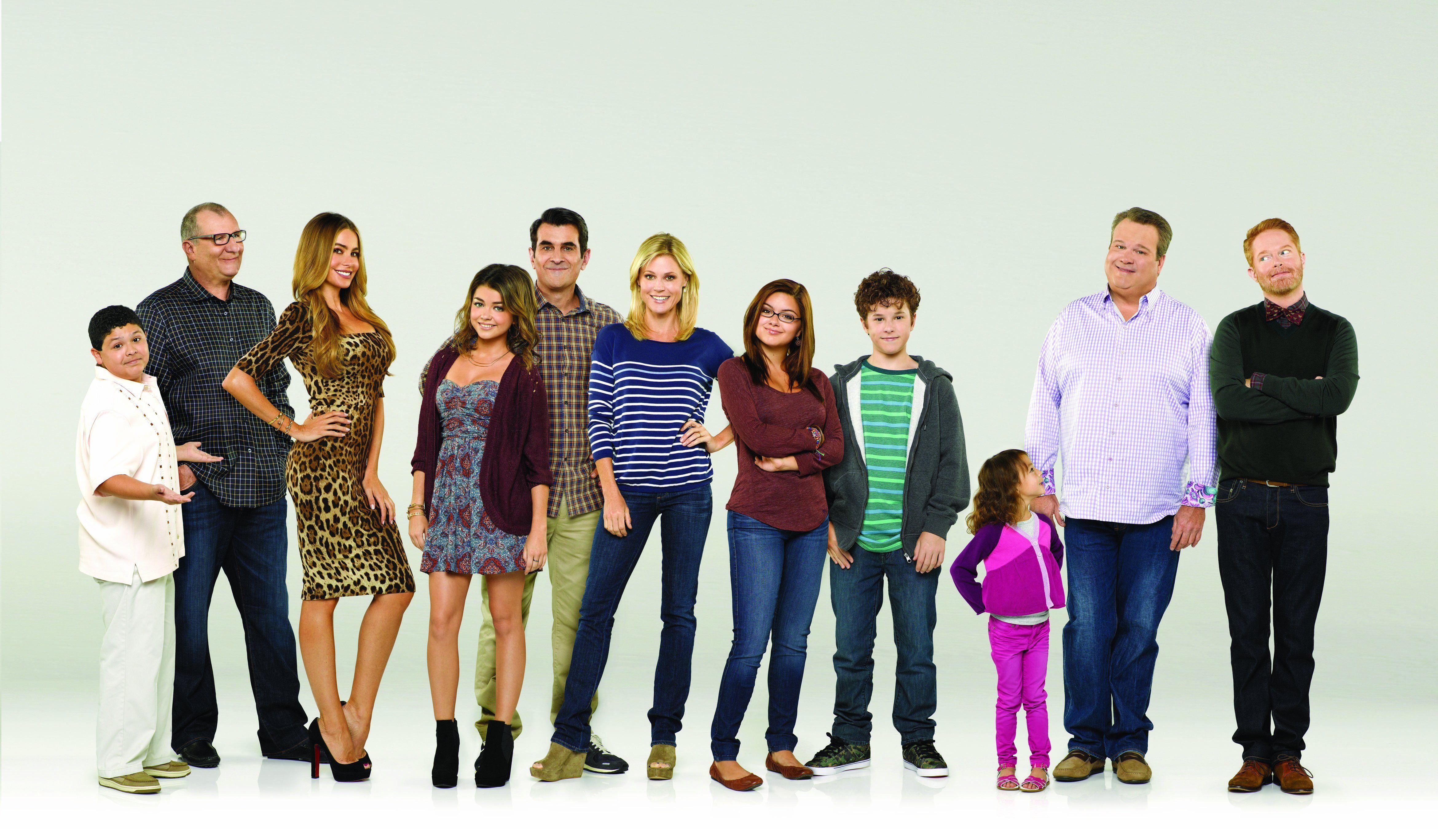 4680x2700 MODERN FAMILY sitcom comedy series (13) wallpaperx2700, Desktop