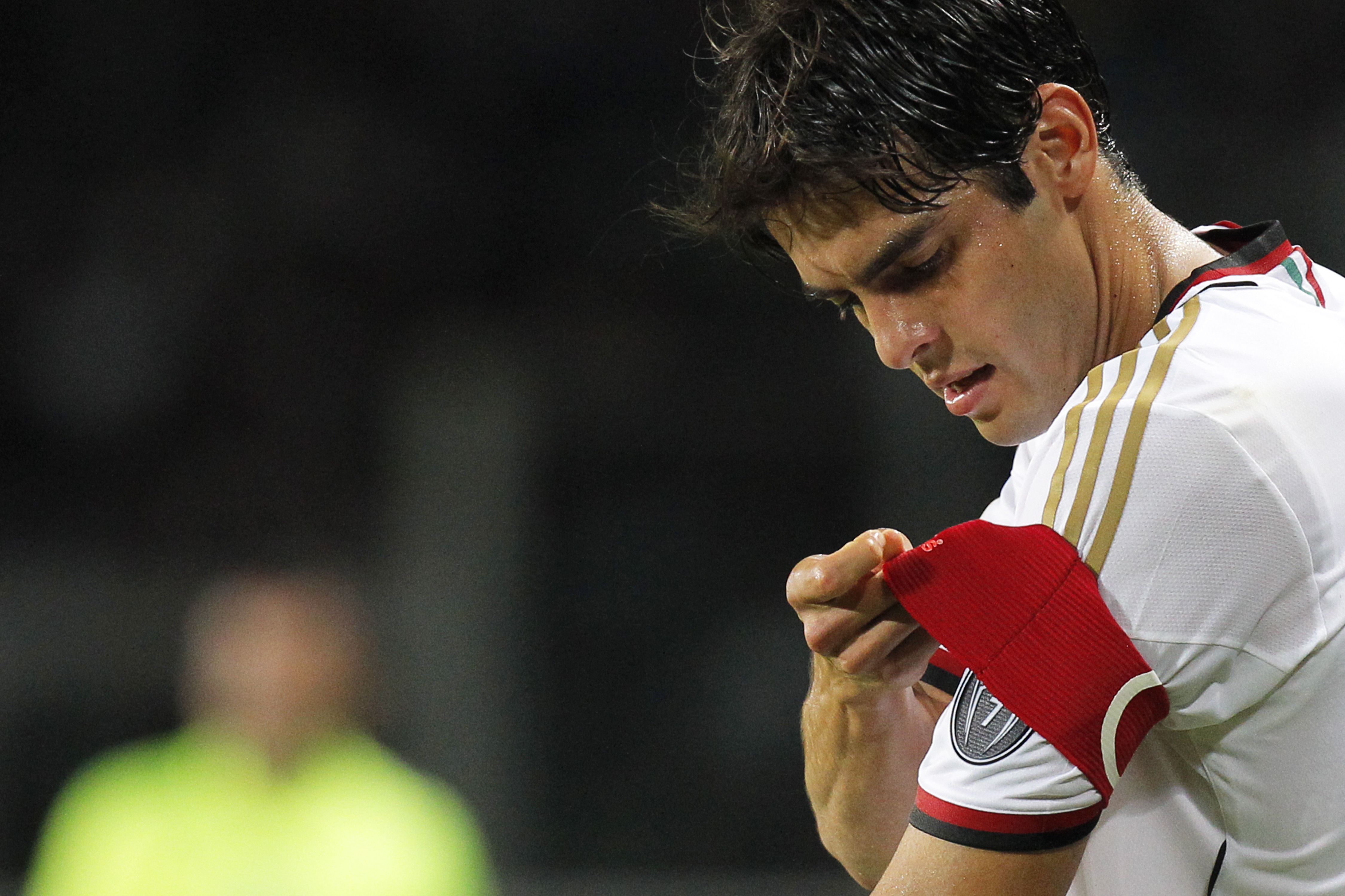 4500x3000 Kaka to eschew wages during injury absence, Desktop