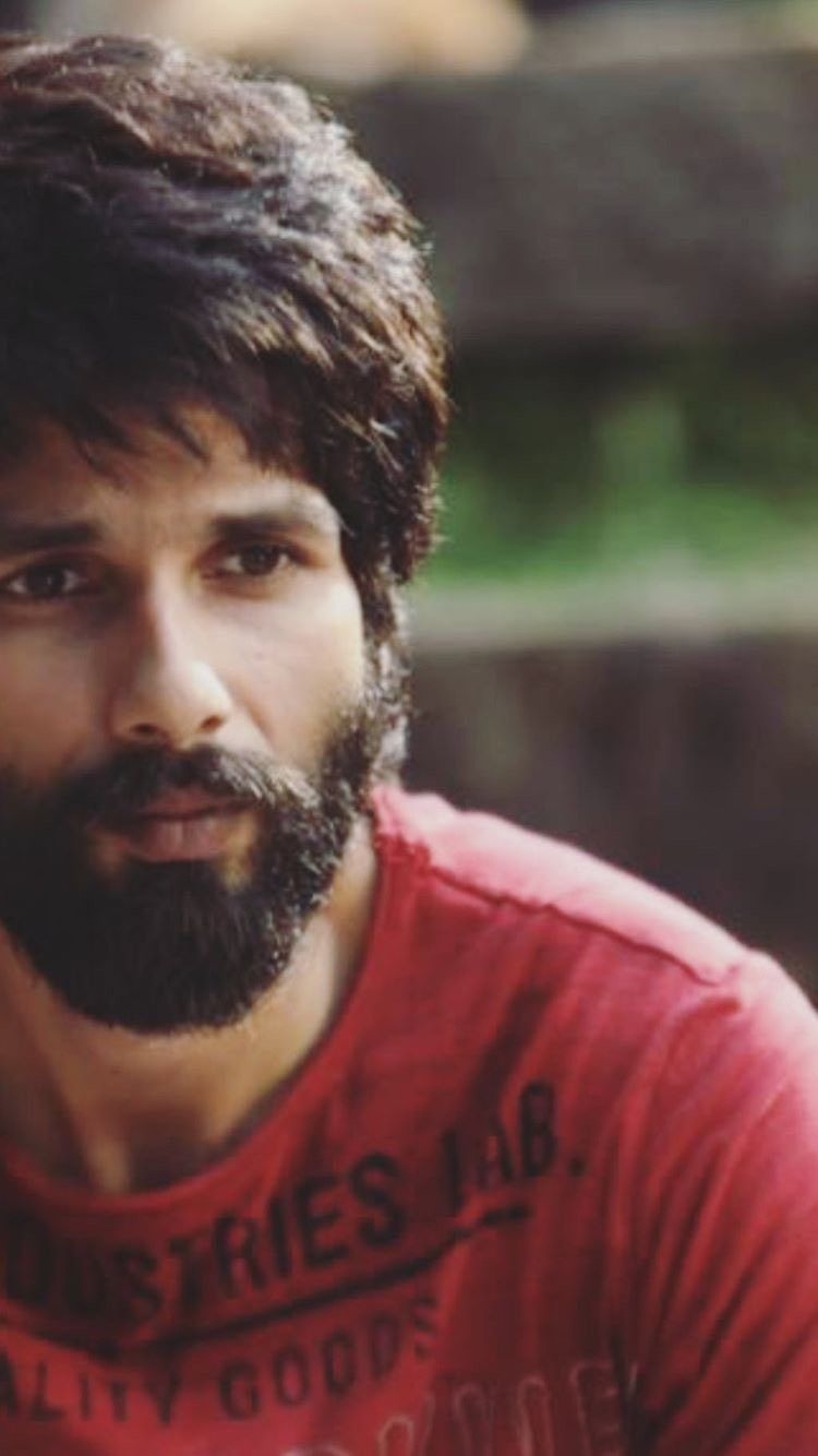 750x1340 Shahid Kapoor 25.6.19. Bollywood picture, Bollywood hairstyles, Phone