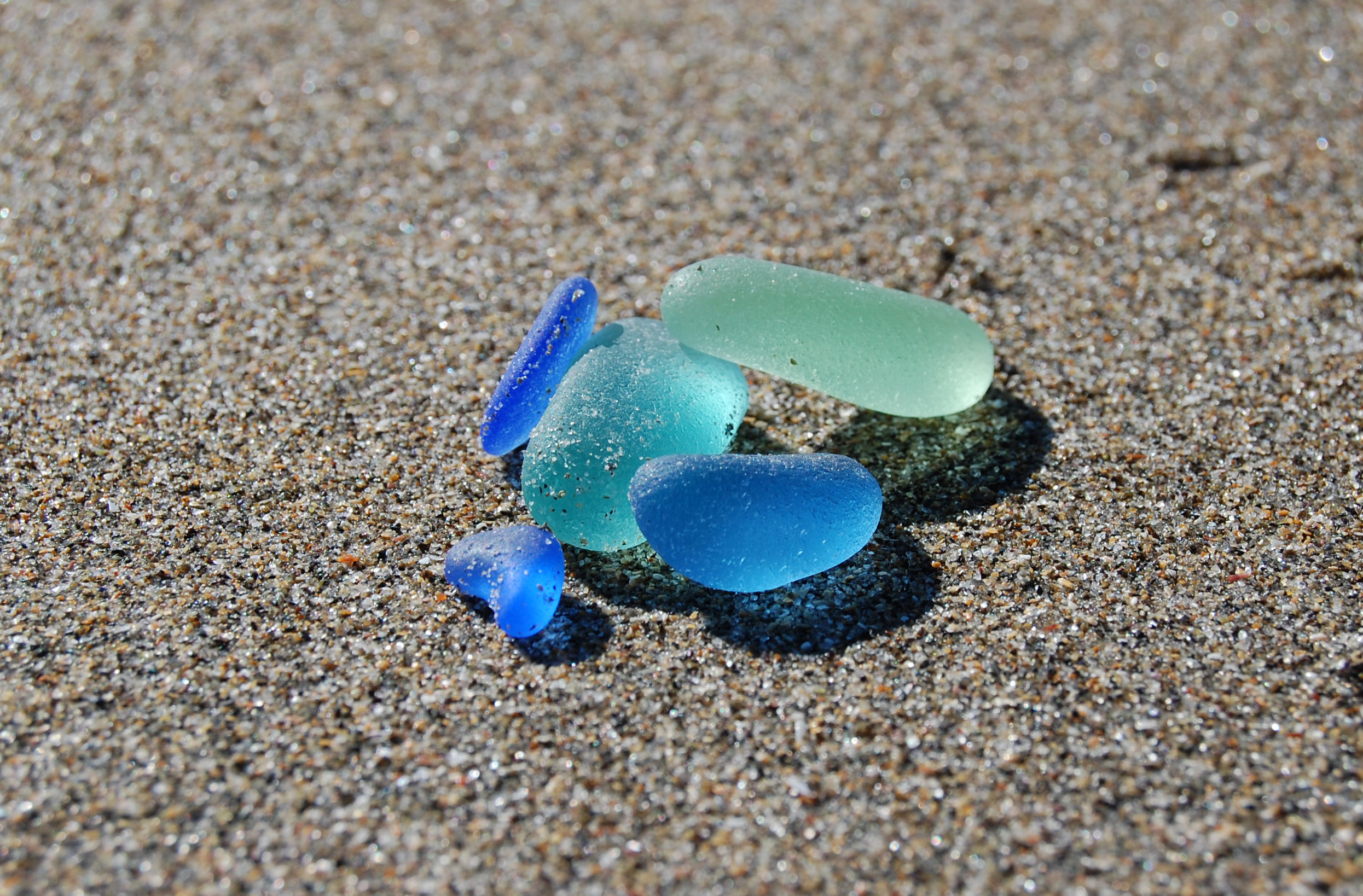 2500x1640 Glass Beach HD, Desktop