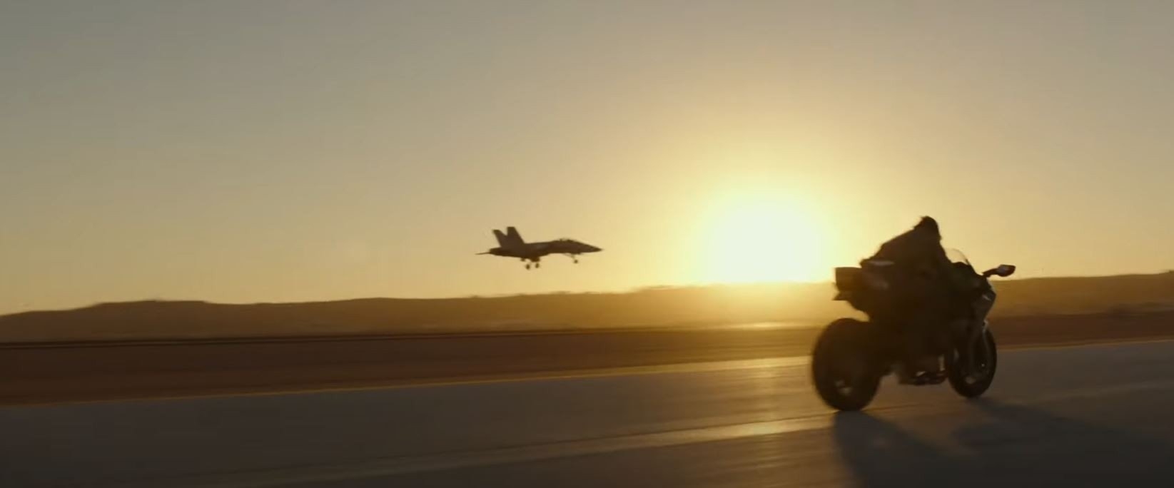 1650x690 Porsche and Tom Cruise Reunite for Thrilling Top Gun: Maverick Teaser, Dual Screen