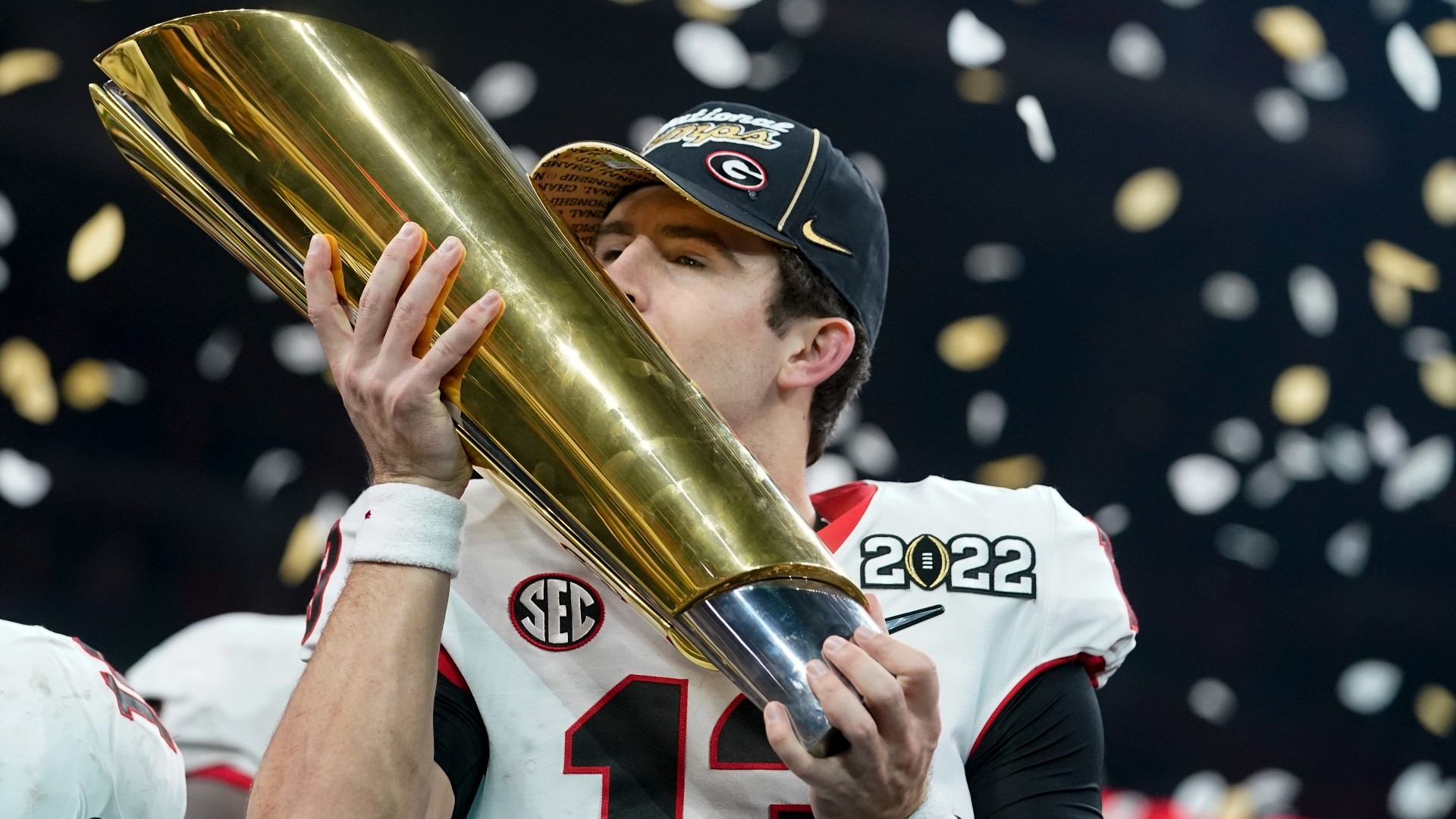 1920x1080 UGA star Stetson Bennett IV taking hometown hero status in stridewmaz.com, Desktop