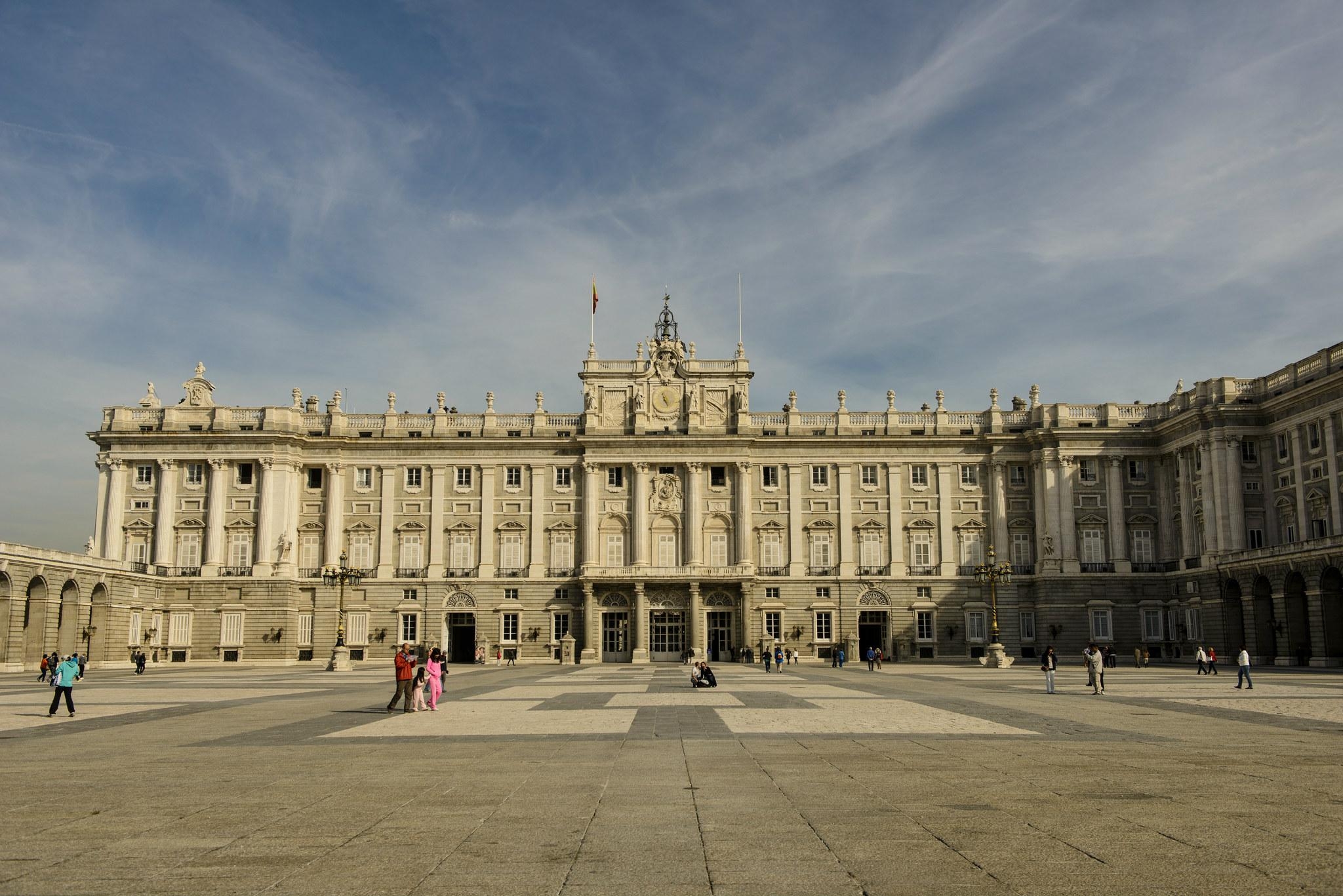 2050x1370 The Tale Behind Madrid's Most Lavish Palace, Desktop