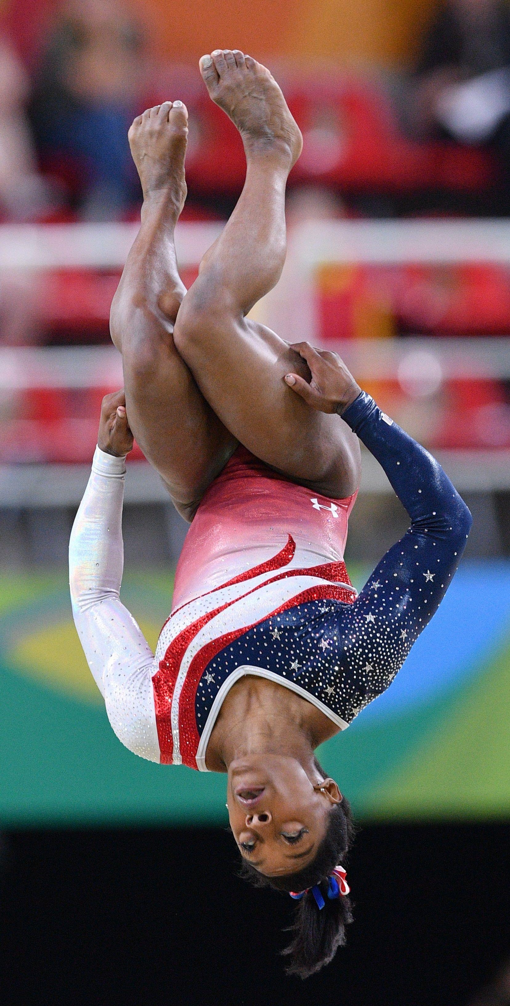 1660x3270 Simone Biles doing her floor routine for the all rounds, Phone