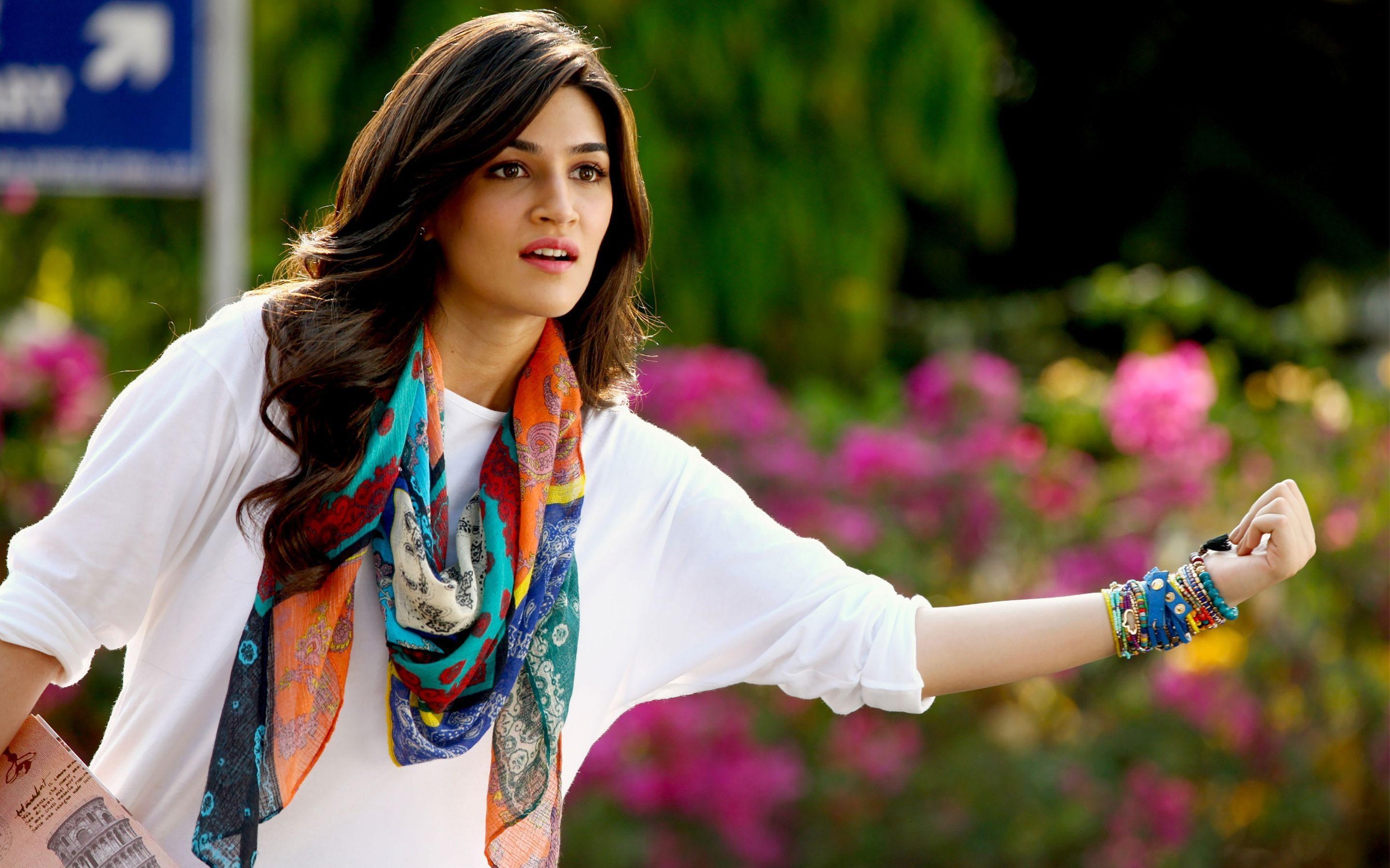 2880x1800 Kriti Sanon in Dilwale Wallpaper, Desktop