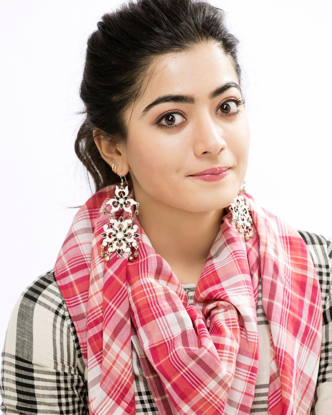 1080x1350 Rashmika Wallpaper Free Rashmika Background, Phone