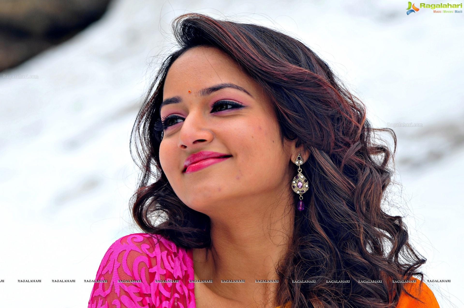 1920x1280 Shanvi Srivastava (High Definition) Image 1. Telugu Actress Posters, Desktop