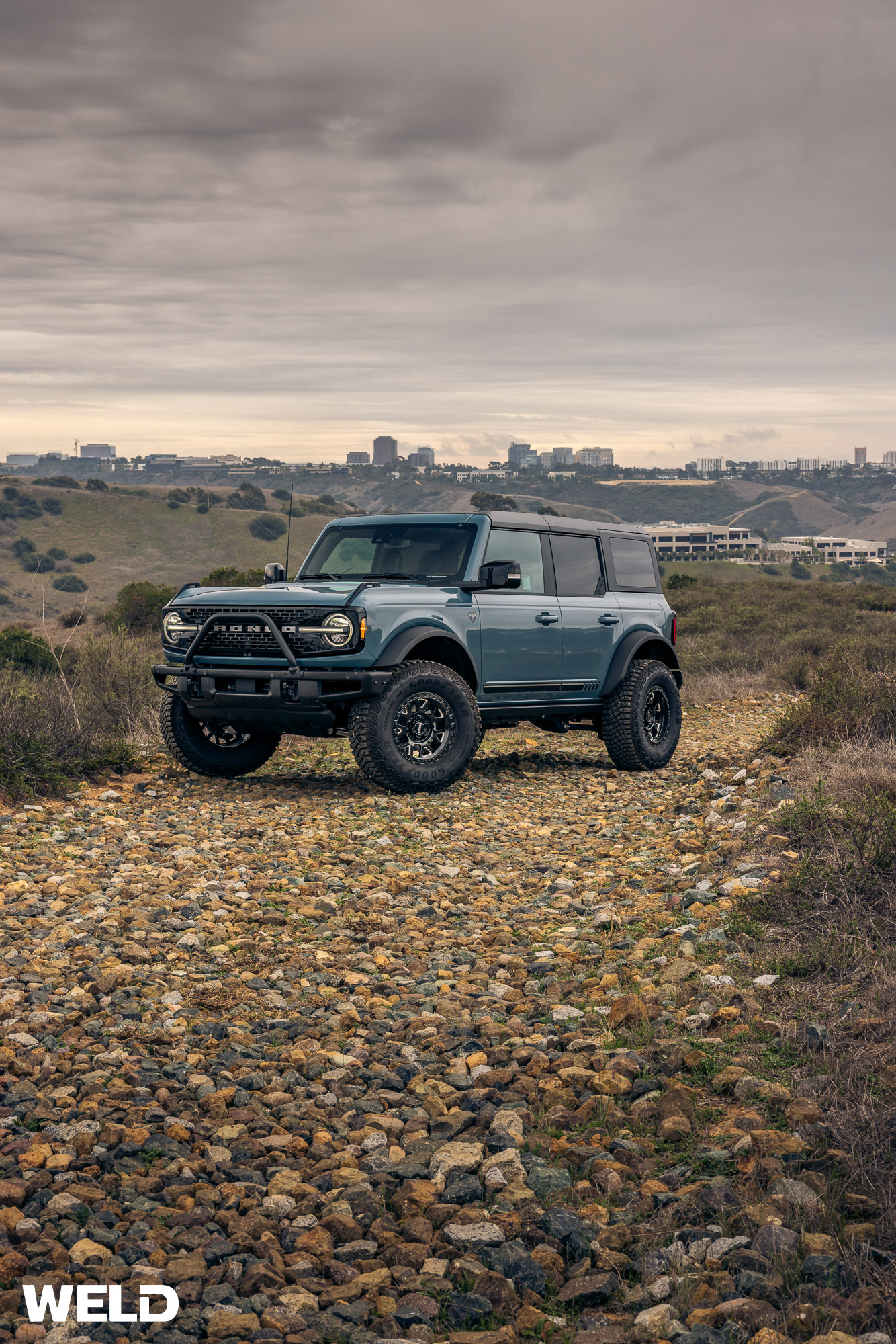 1340x2000 BLUE FORD BRONCO 1st EDITION BLACK MILLED CINCH BEADLOCK Racing Wheels, Phone