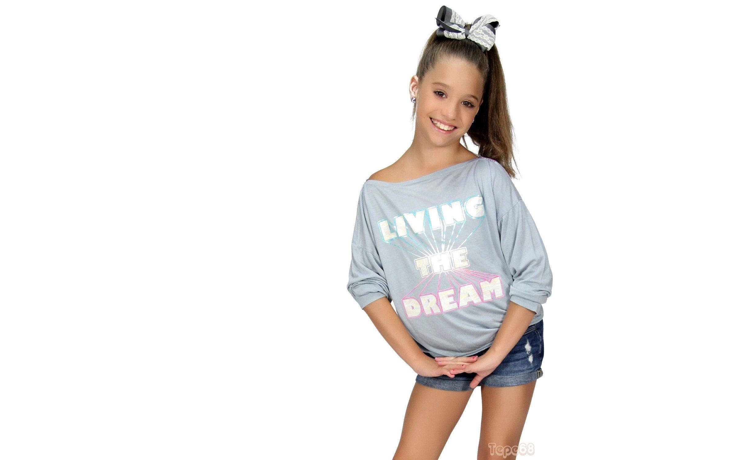 2400x1500 Dancer 101: Mackenzie Ziegler, Desktop