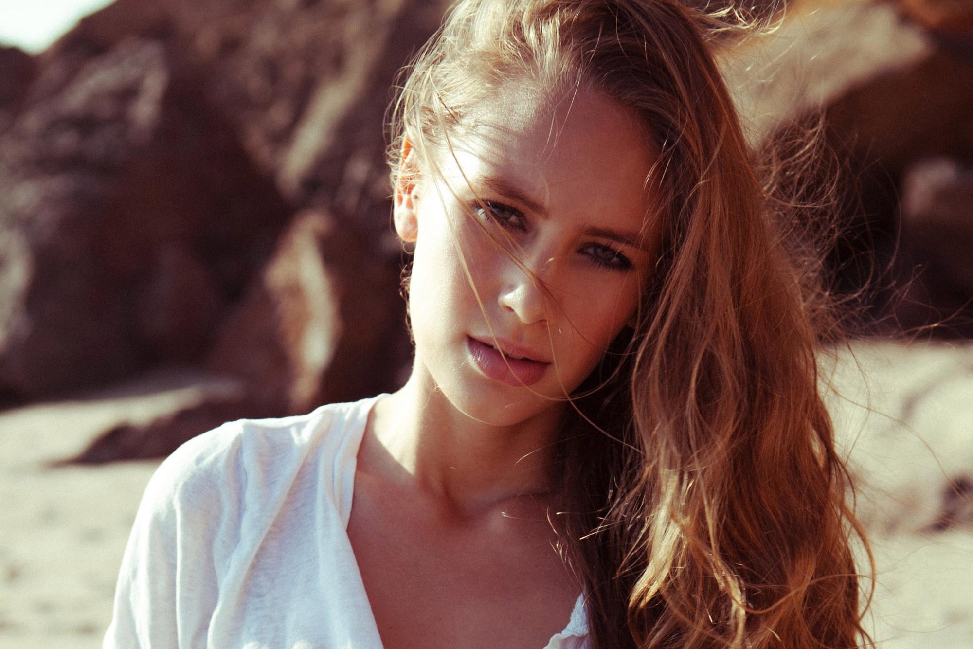 2000x1340 Dylan Penn, Sean Penn and Robin Wright's model daughter, Desktop