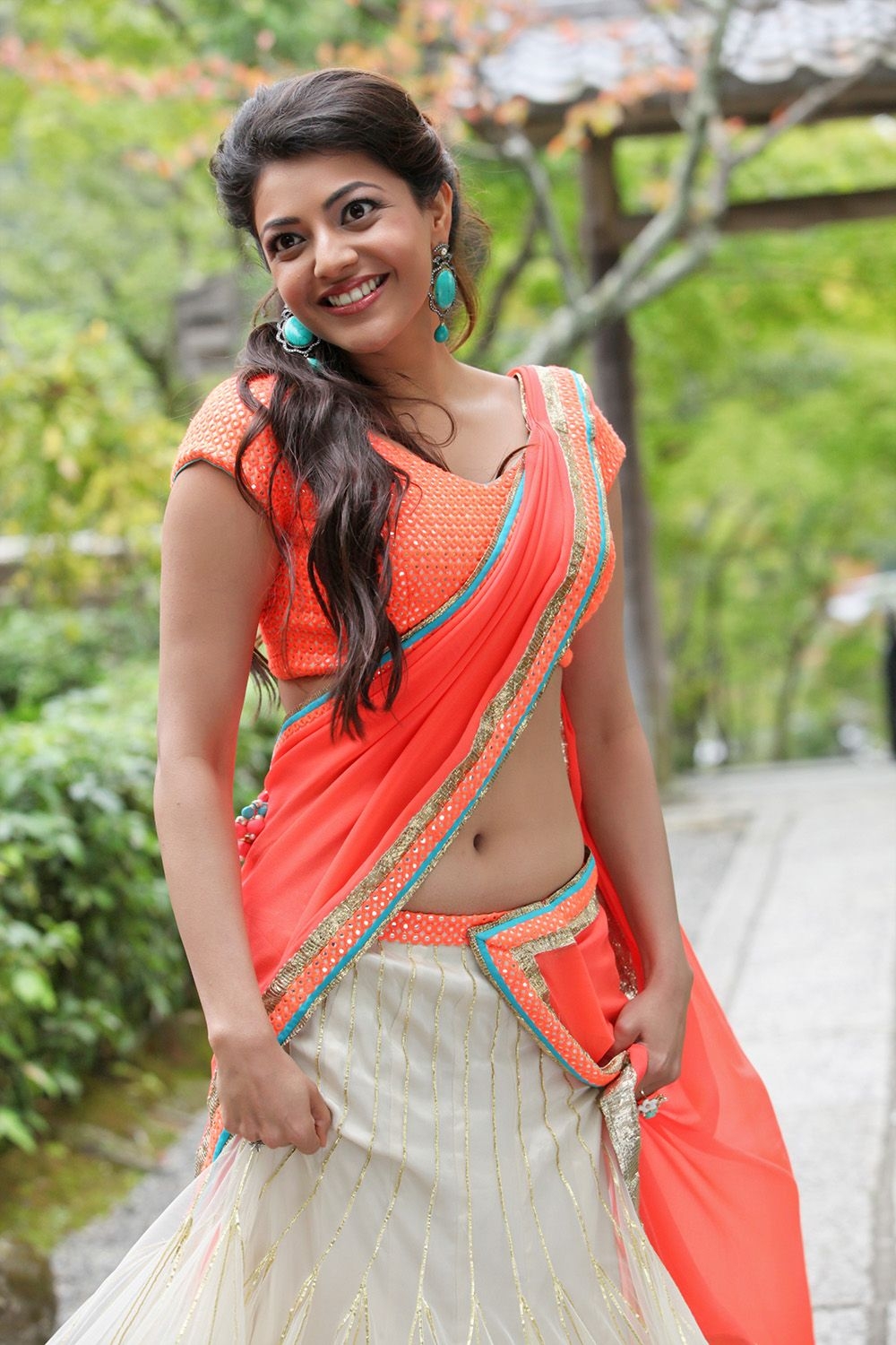 1000x1500 Kajal Agarwal glam pics from Jilla movie photo 1. telugu movie, Phone