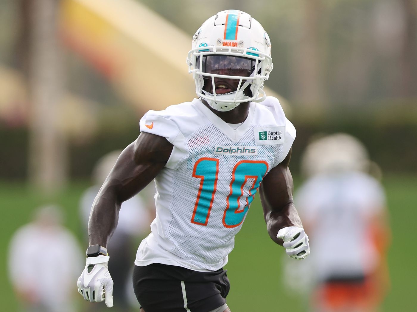 1400x1050 Tyreek Hill says Miami Dolphins have the fastest WR duo of “All Time”; pleads with Madden to give him a 100 speed rating, Desktop