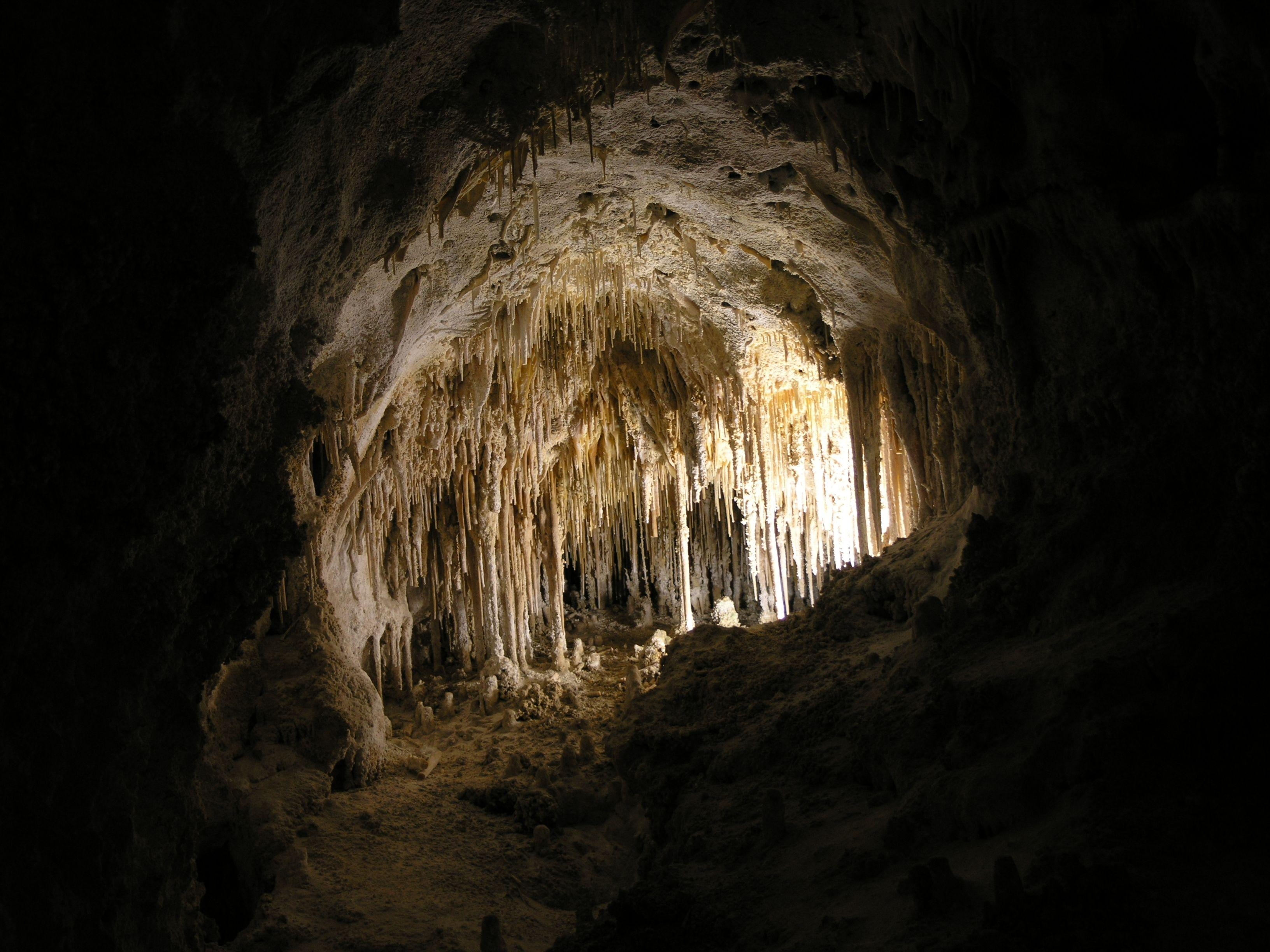 3270x2450 Dolls Theater in Carlsbad Cavern, Desktop