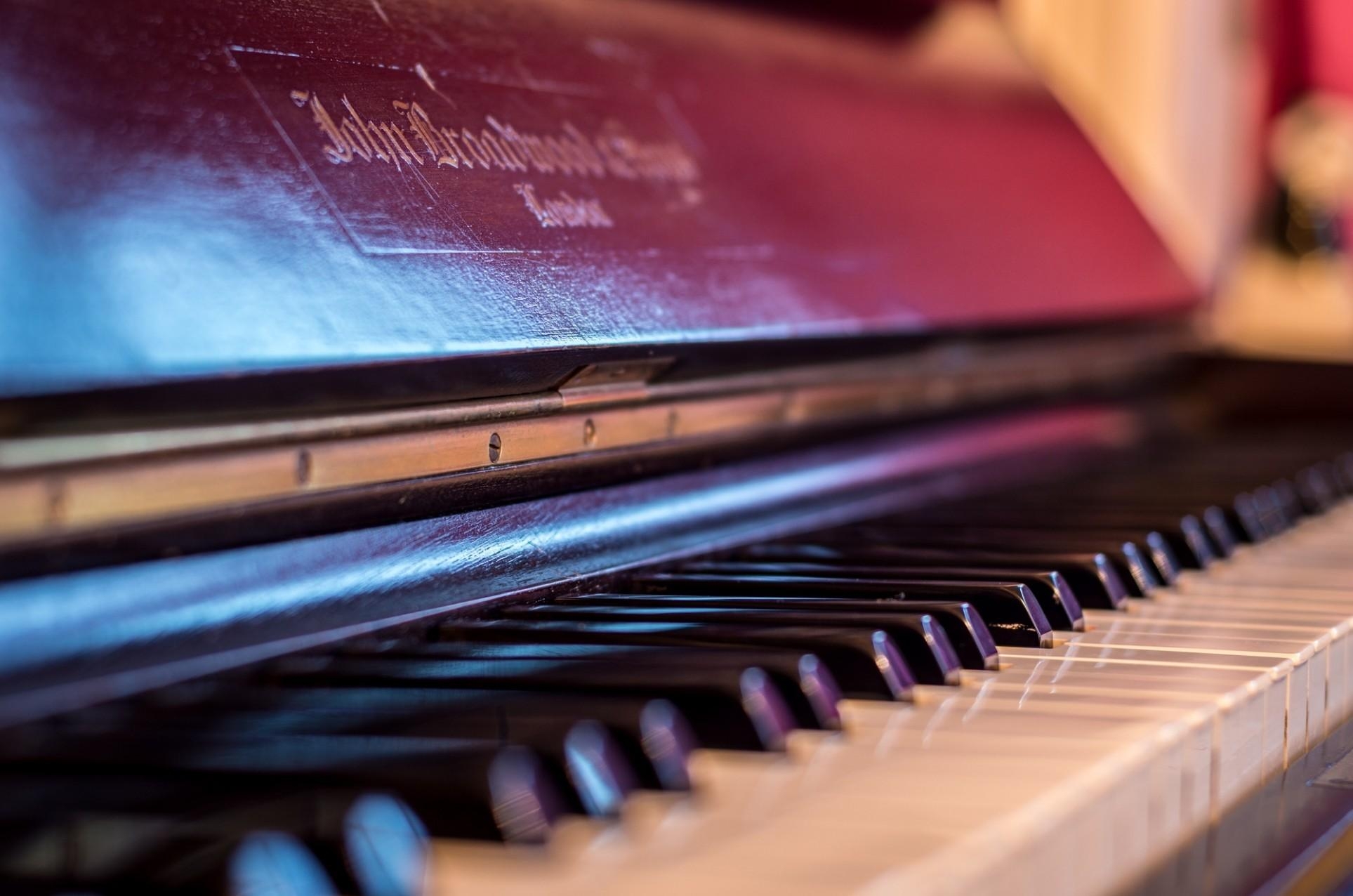 1930x1280 Download  Piano, Close Up, Instrument, Music, Blurred, Desktop