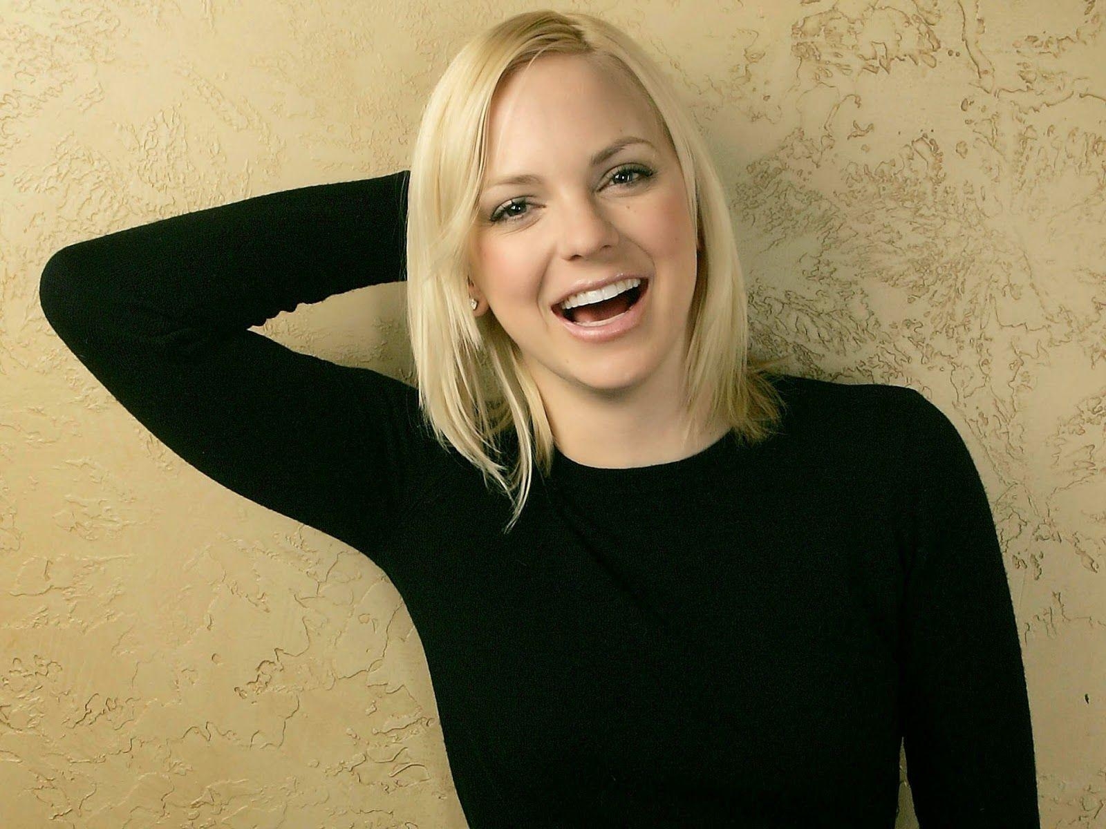 1600x1200 STARS WALLPAPER: Anna Faris Wallpaper Free Download, Desktop