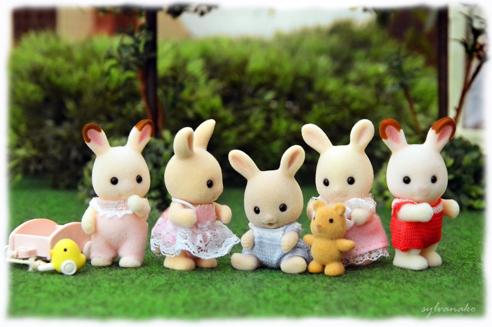 1600x1070 Wallpaper, trees, baby, cute, rabbit, playground, yard, garden, Toy, toys, miniature, sweet, families, company, calico, critters, rabbits, sylvanianfamilies, sylvanian, calicocritters 2200x1463, Desktop