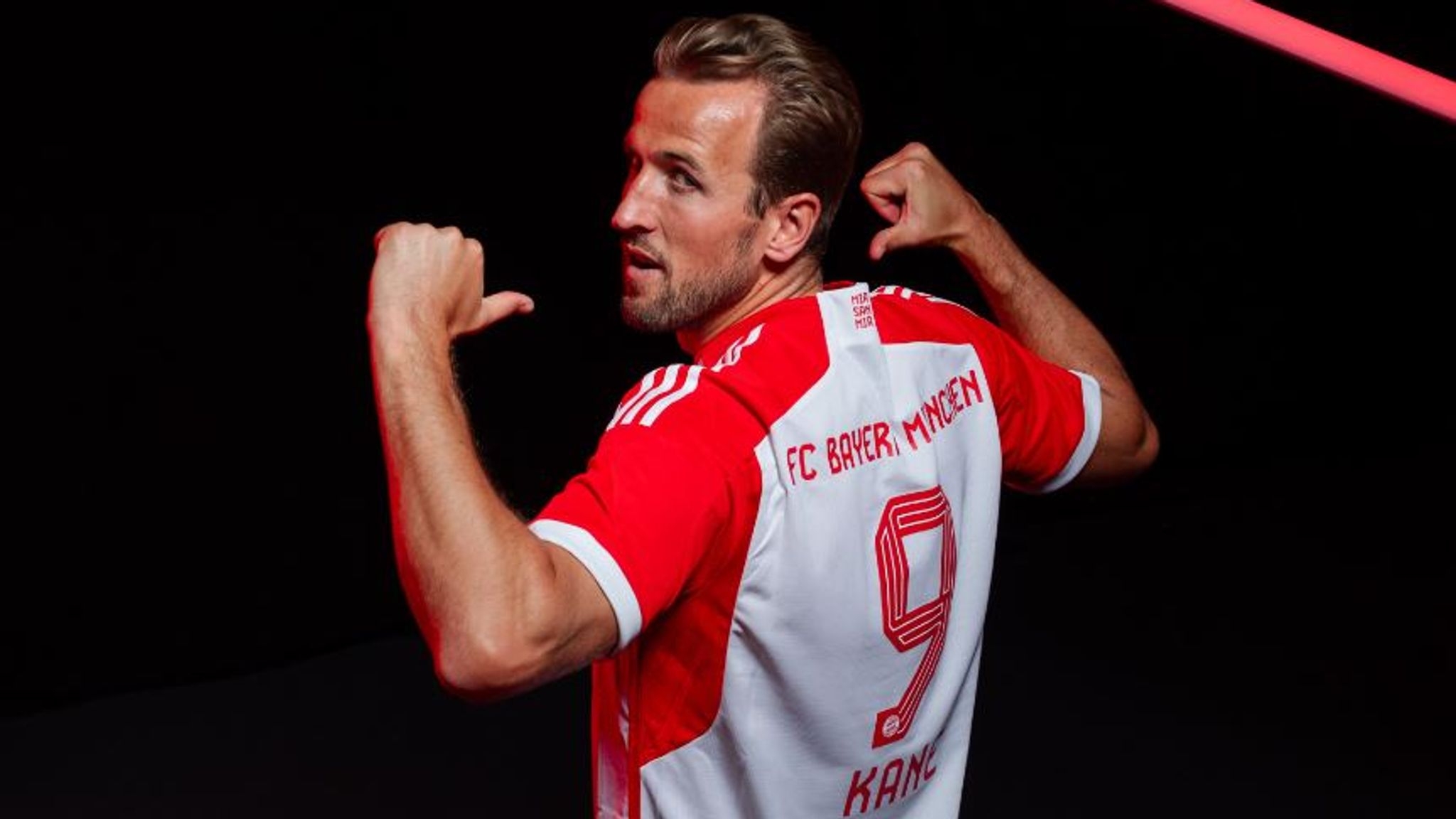 2050x1160 Harry Kane pictured in Bayern Munich, Desktop