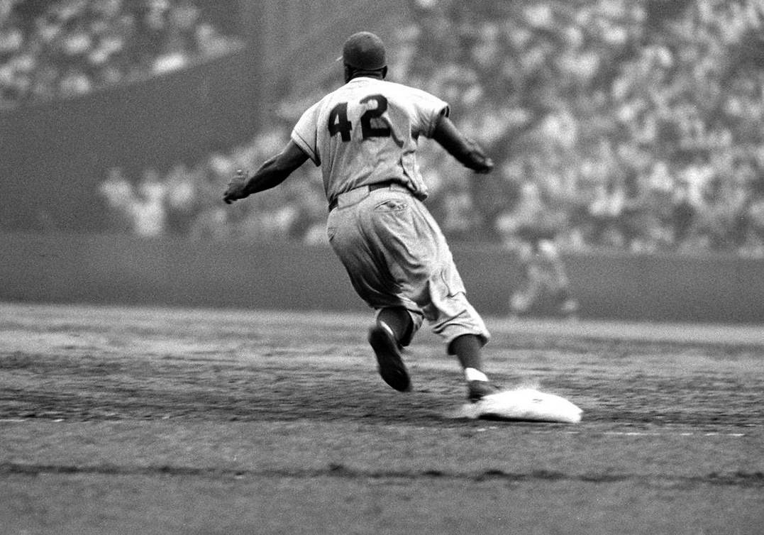 1080x760 Jackie Robinson & Race in Baseball, Desktop