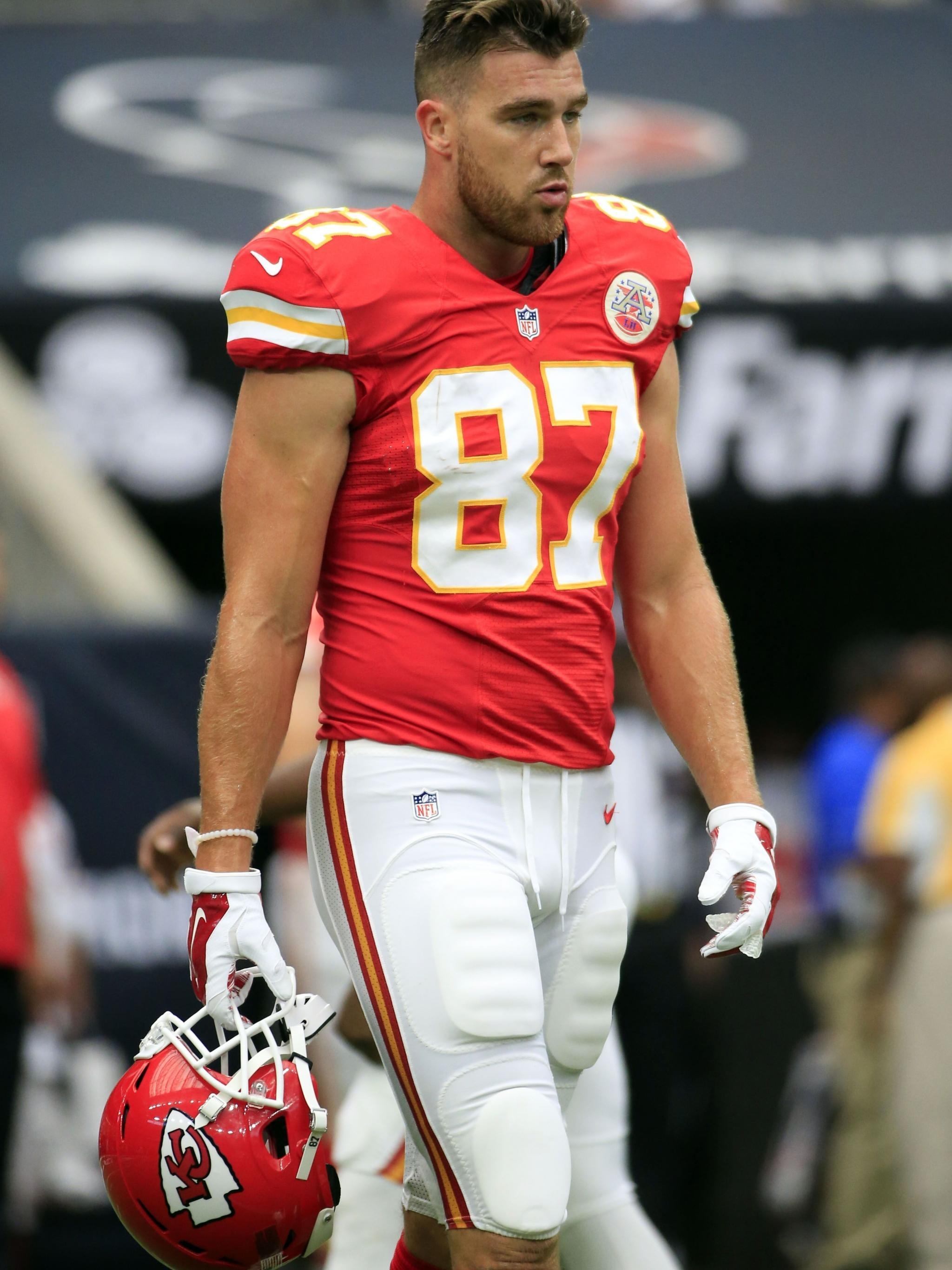 2050x2740 Free download Travis Kelce 30974728 American football Travis, Phone