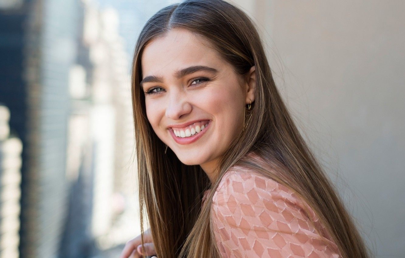 1340x850 Wallpaper actress, smile, Haley Lu Richardson image for desktop, Desktop