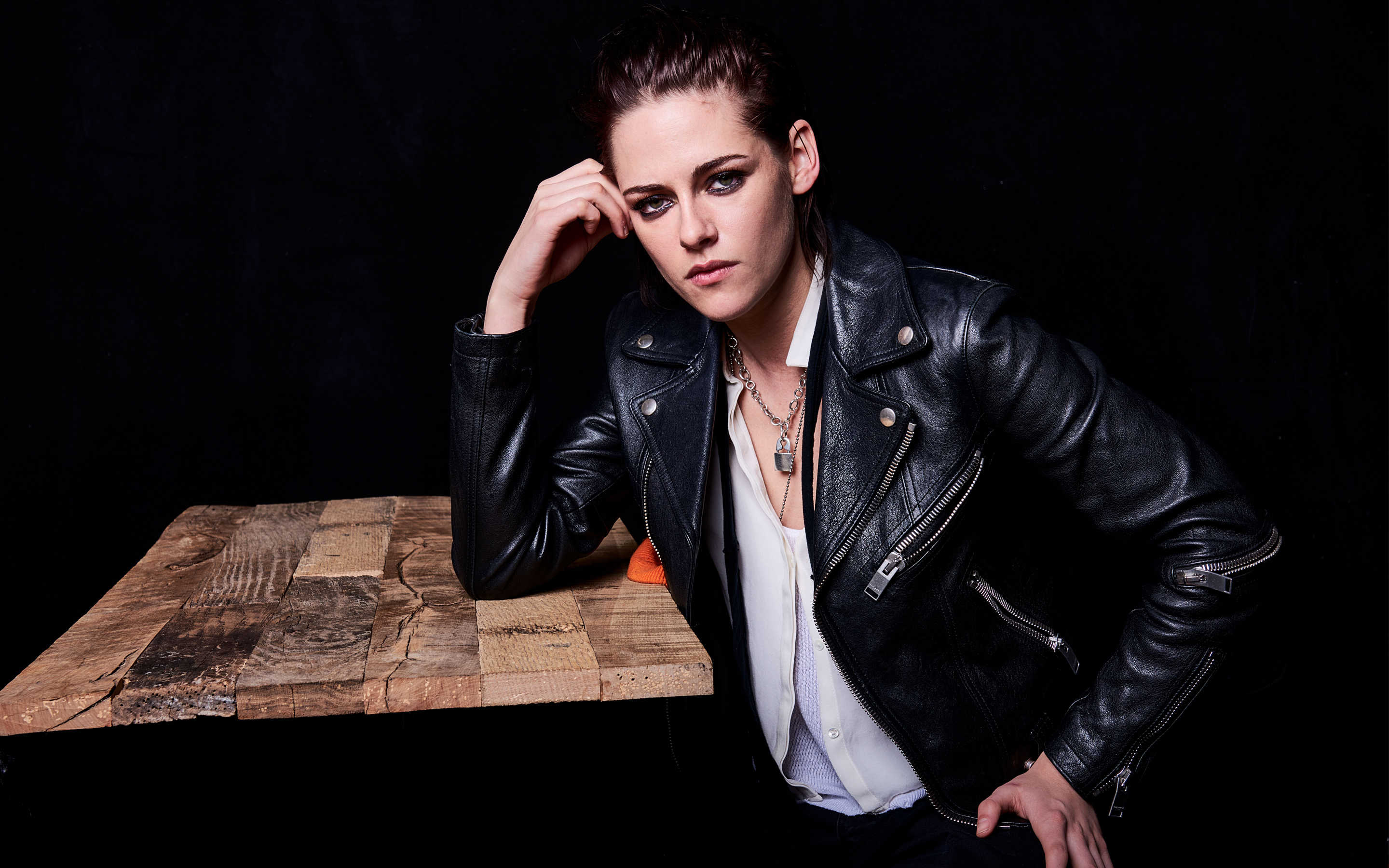 2880x1800 Kristen Stewart 4K 8K Wallpaper, Desktop