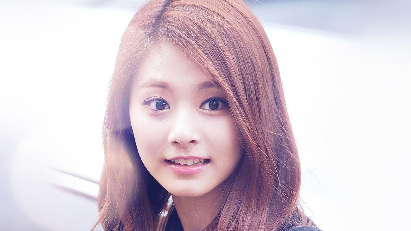 1370x770 Wallpaper /hh33 Tzuyu Twice Smile Cute, Desktop