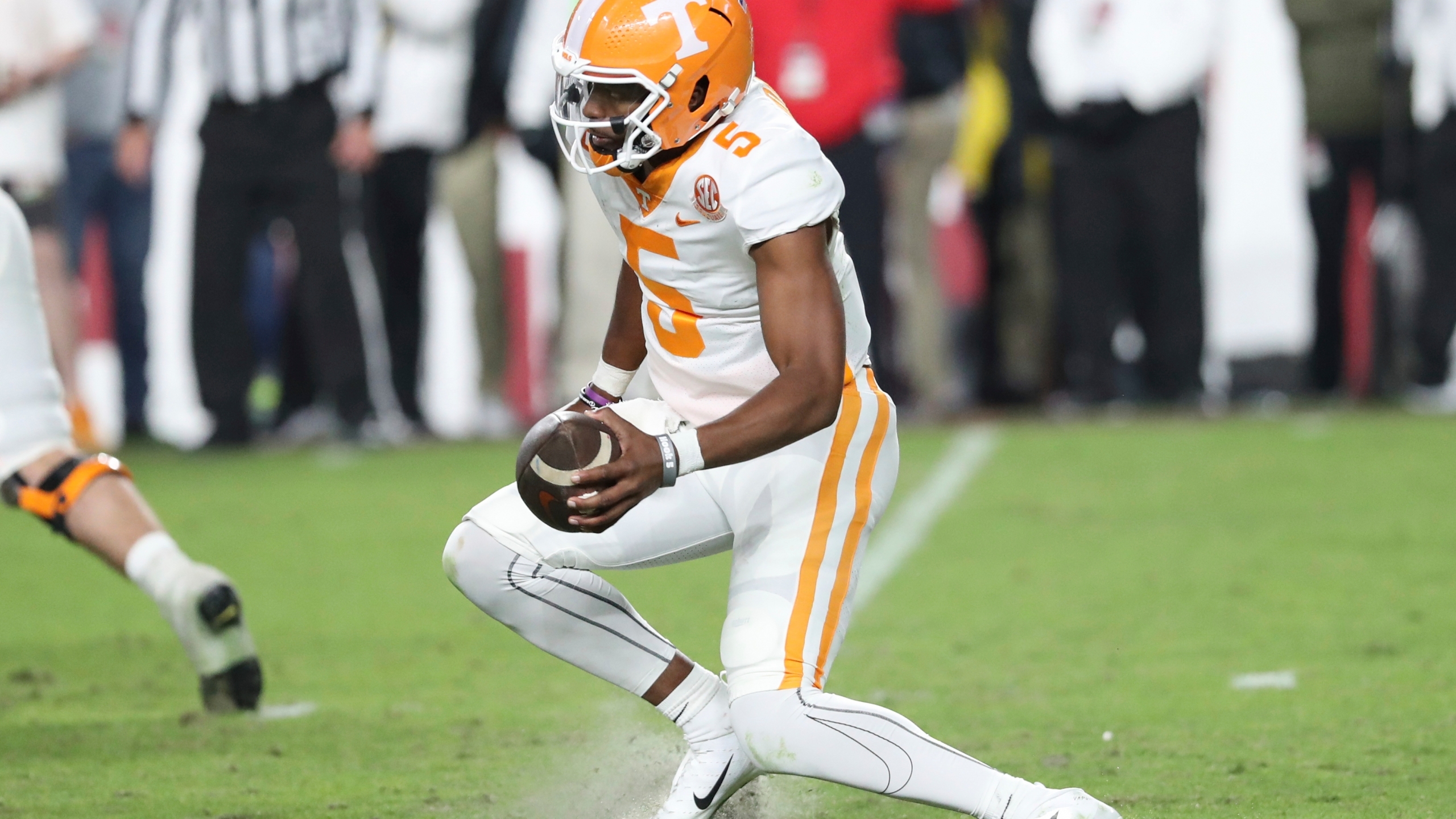 2560x1440 Tennessee QB Hendon Hooker Done For Season With Knee Injury. Eyewitness News (WEHT WTVW), Desktop