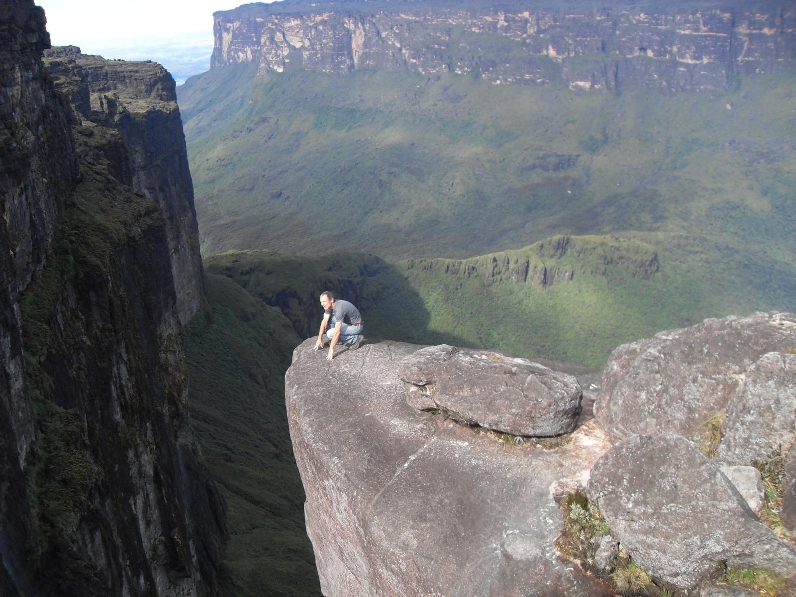 1600x1200 Mount Roraima Trekking day hiking tour to the Lost World, Desktop