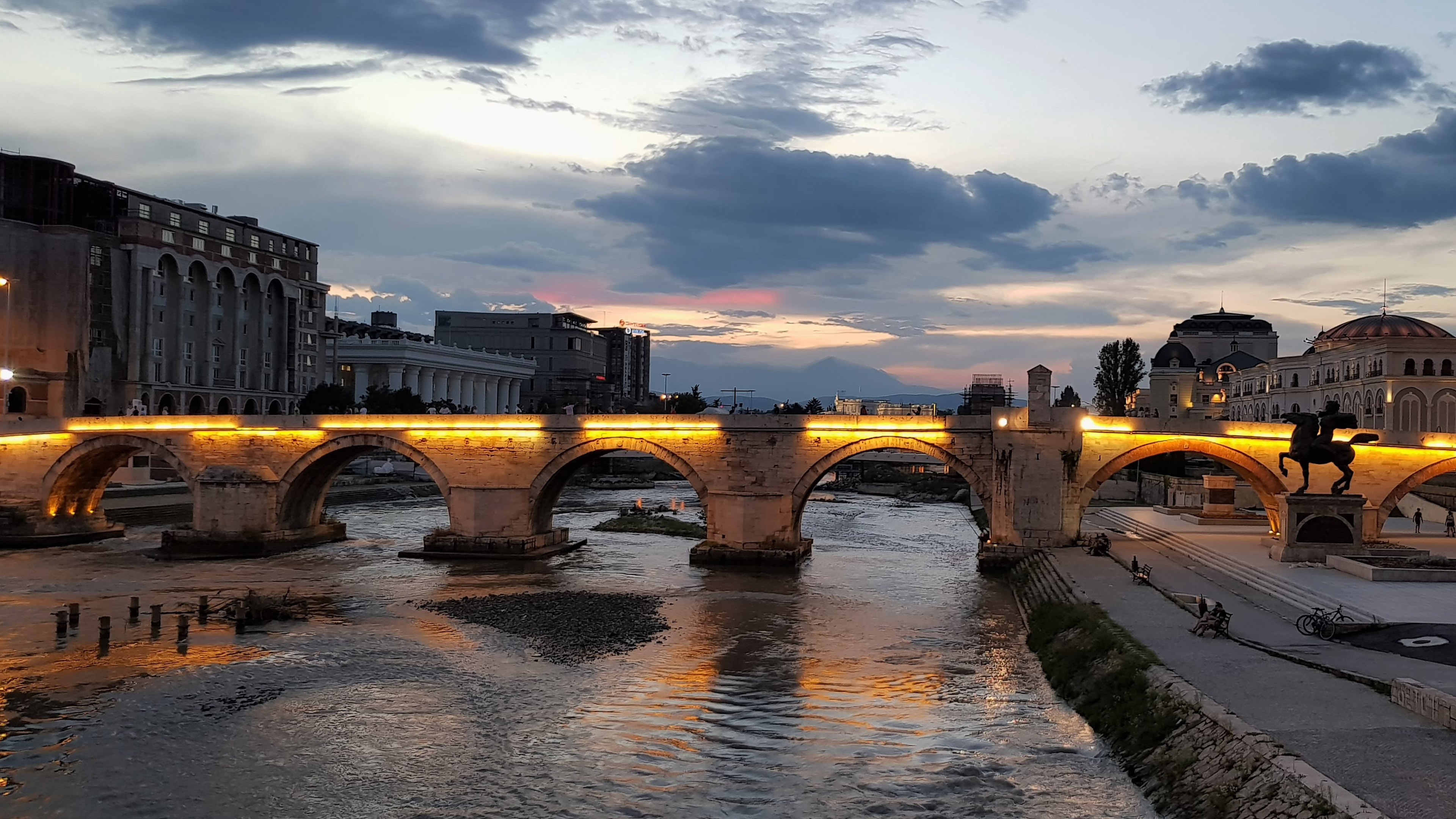 3840x2160 Beautiful Night View of Stone Bridge over Vardar River in Skopje, Desktop