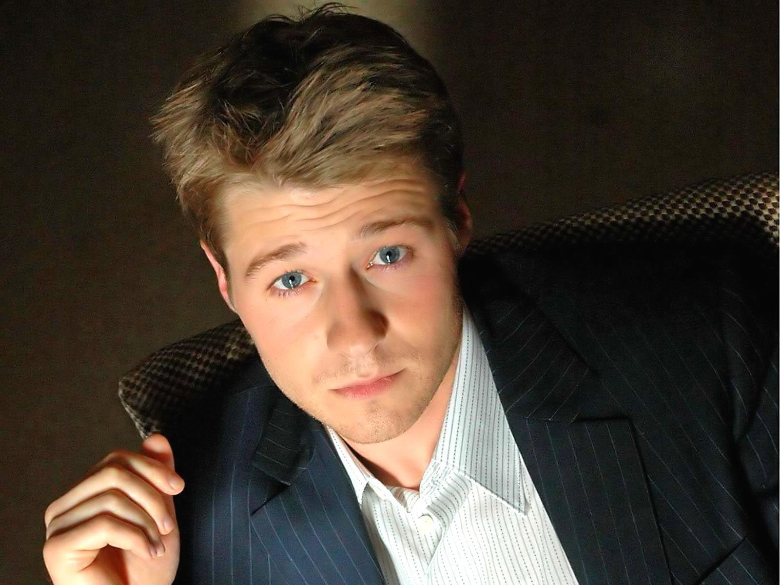 1600x1200 Benjamin McKenzie. The OC. - i def have his autograph #dontbejel, Desktop