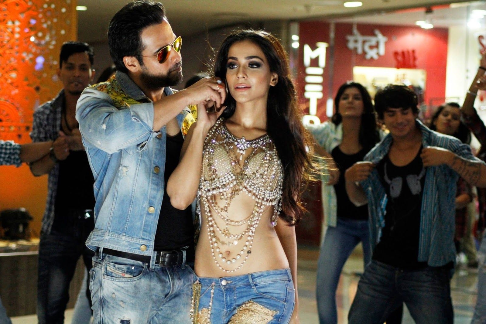 1600x1070 LyricsCage: Hot Humaima Malick Wallpaper From Raja Natwarlal Movie, Desktop