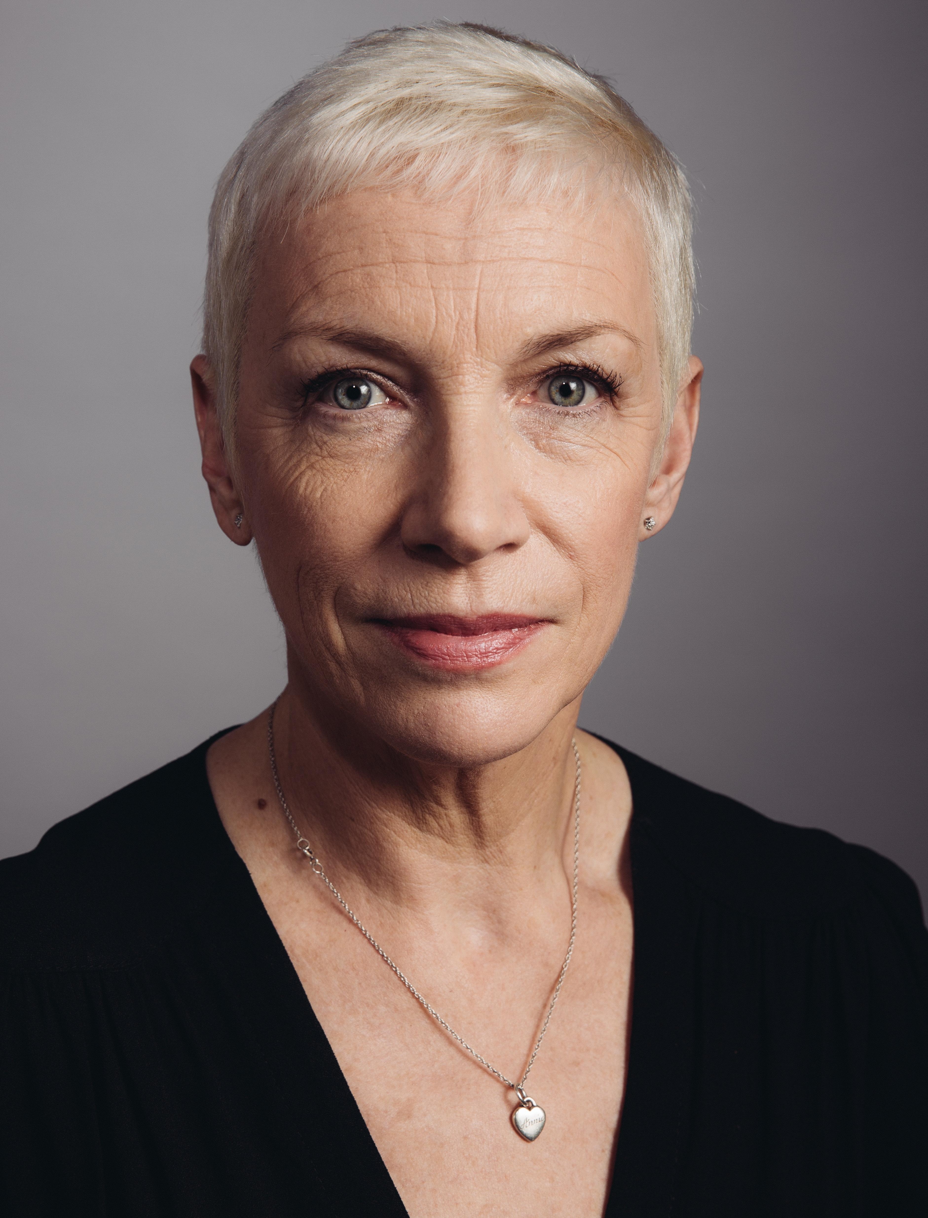 3770x4940 Girls Annie Lennox, Phone